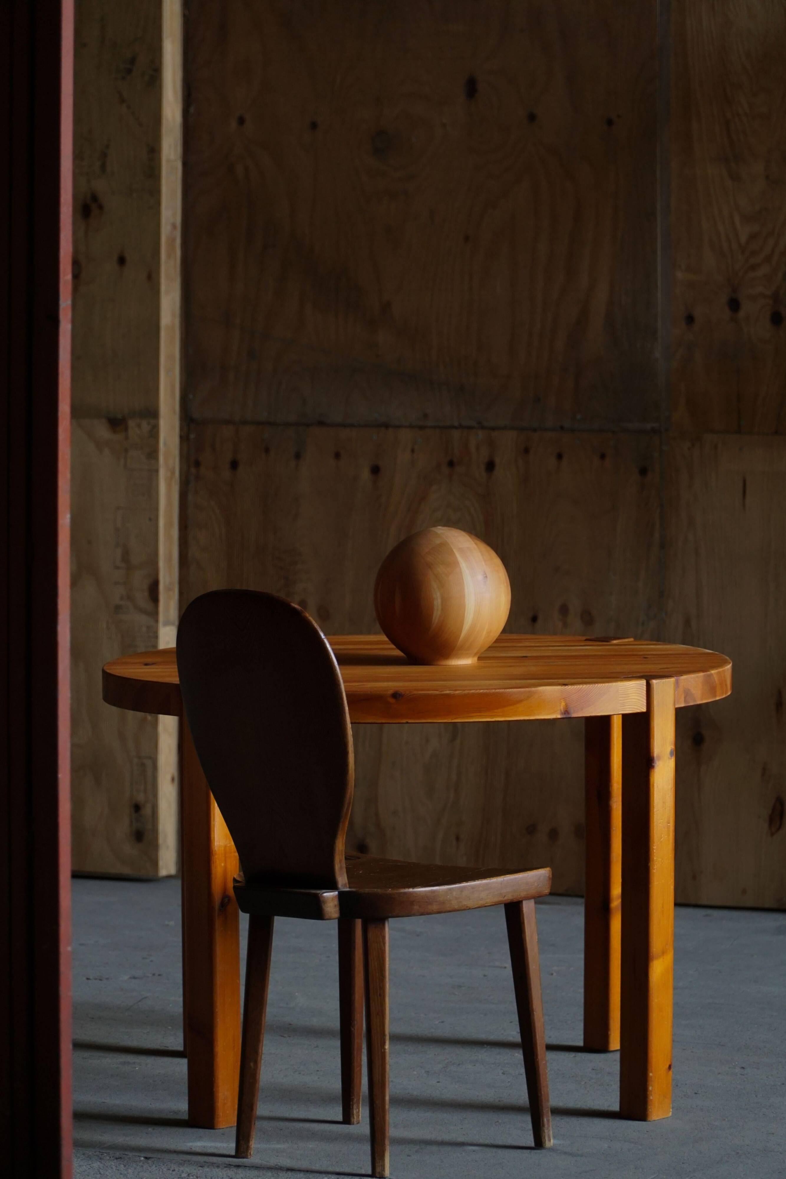 Mid-century Danish round dining table in solid pine, 1970s.