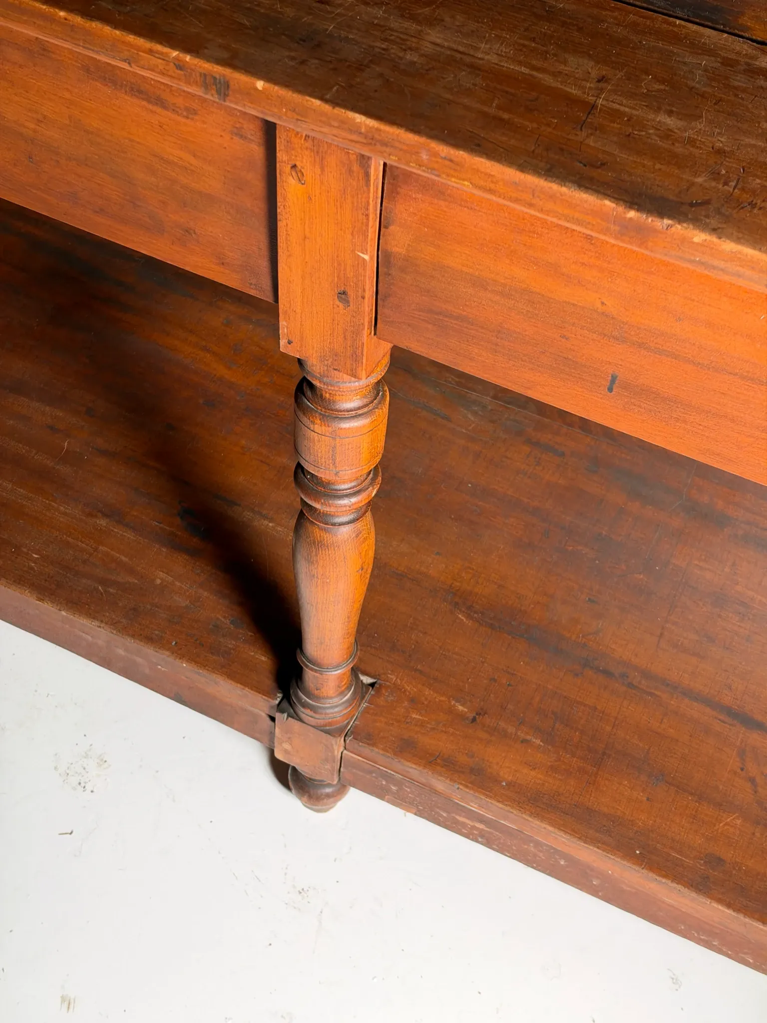 Table drapier belge vers 1920