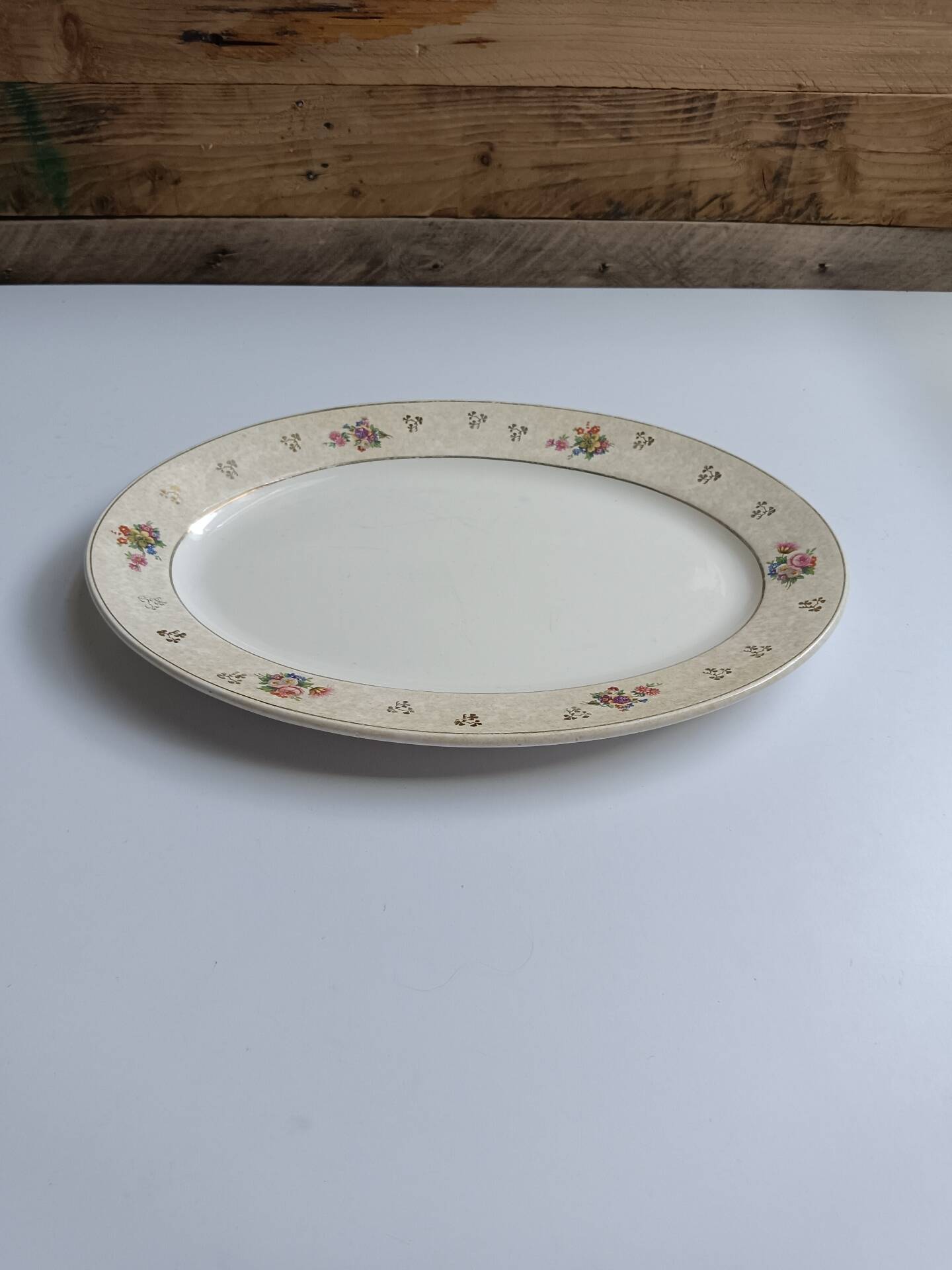 Vintage oval plate Salins model Simone beige with flowers