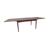 Table scandinave
