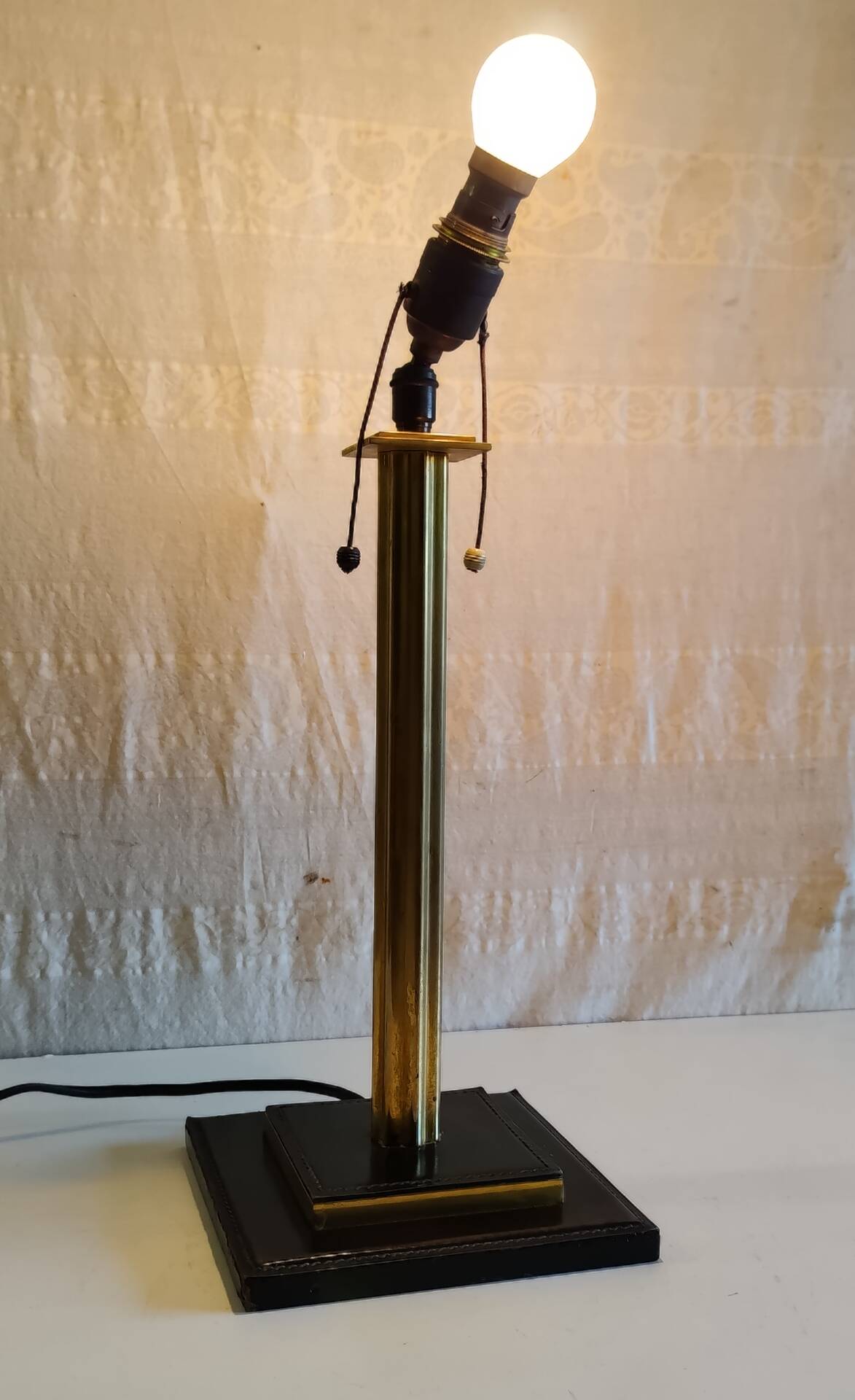 Table lamp base in leather and brass - 50s design