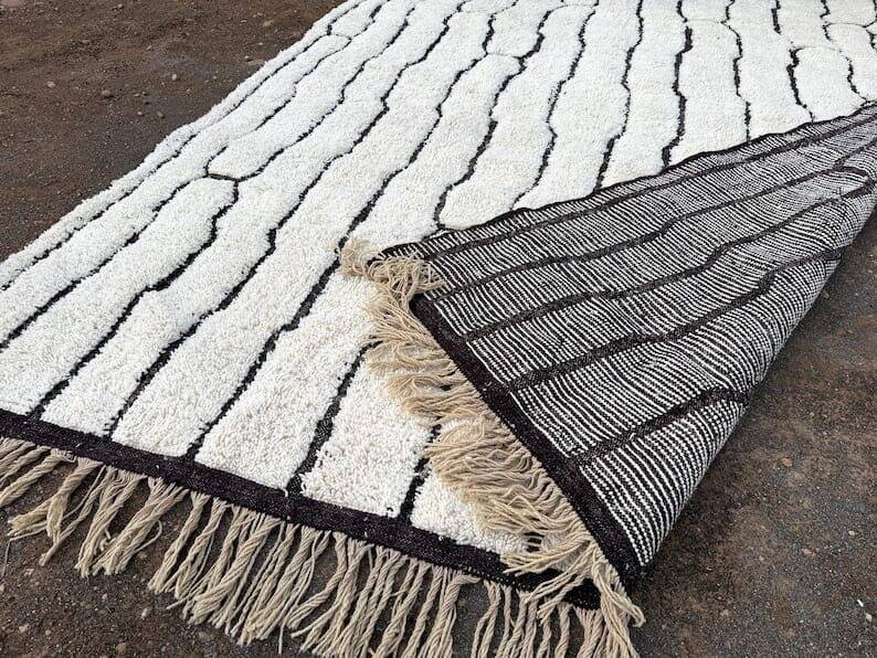 Handmade traditional Berber rug size 2/3 m