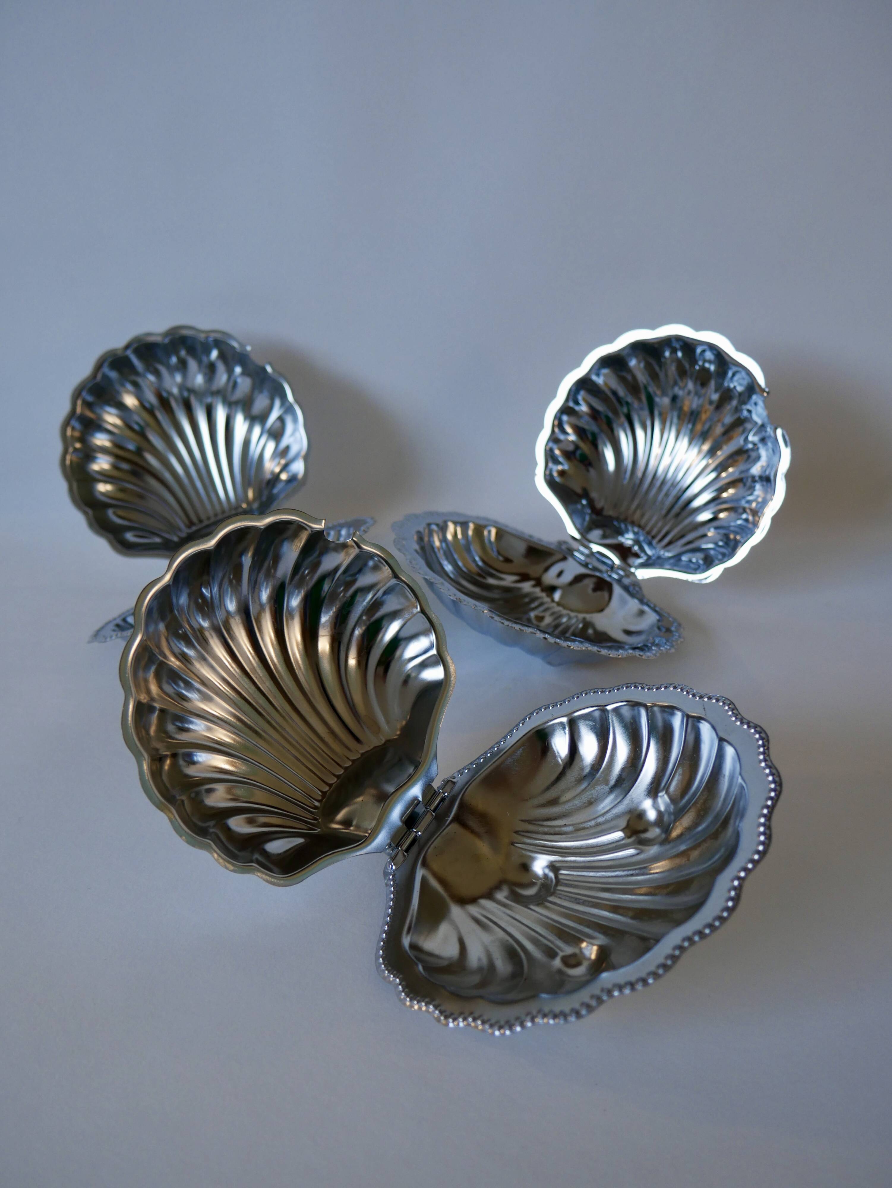 Shell pocket in silver metal from the 60s and 70s