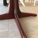 Baumann extendable round table