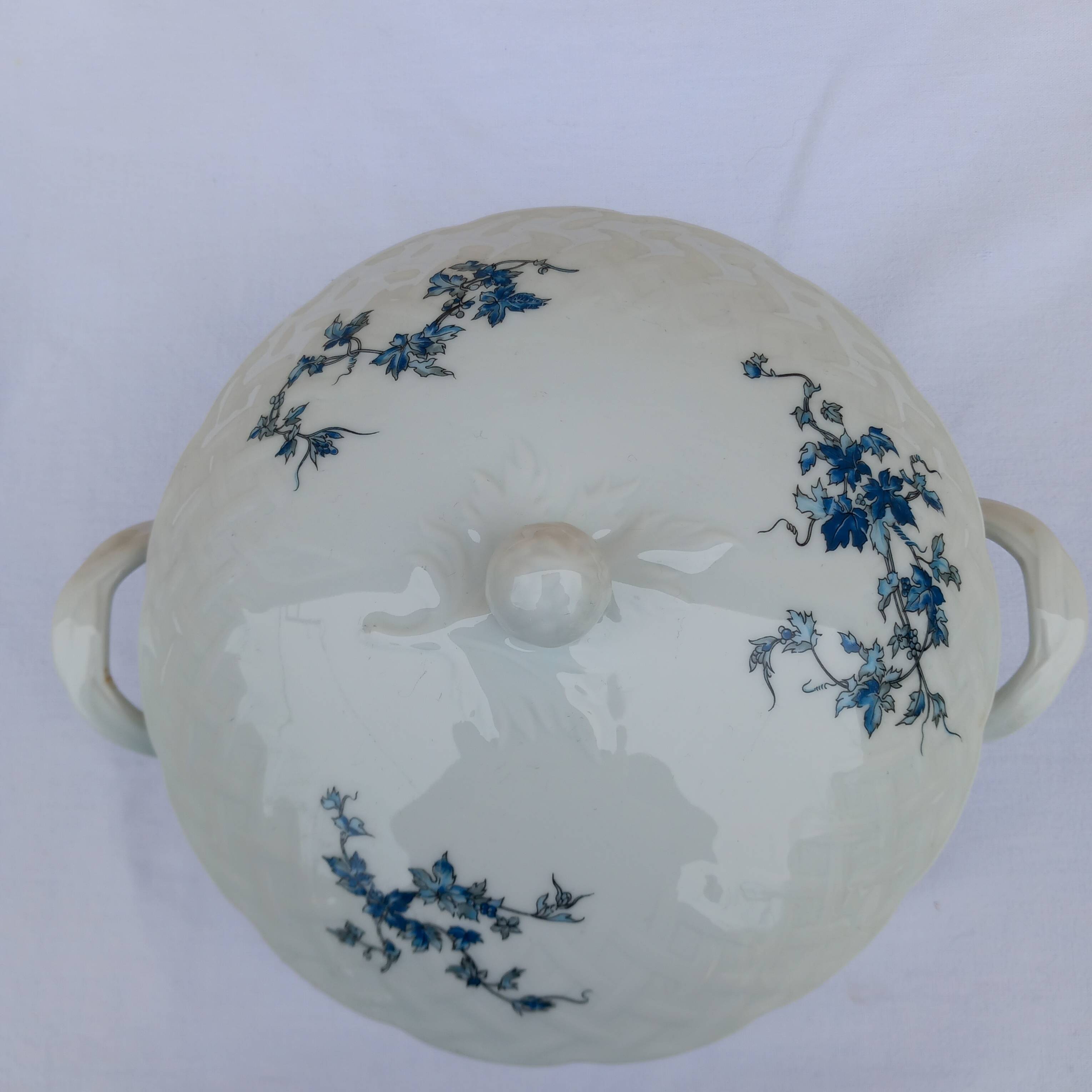 Bernardaud porcelain tureen - Saint Saens model - 1970s