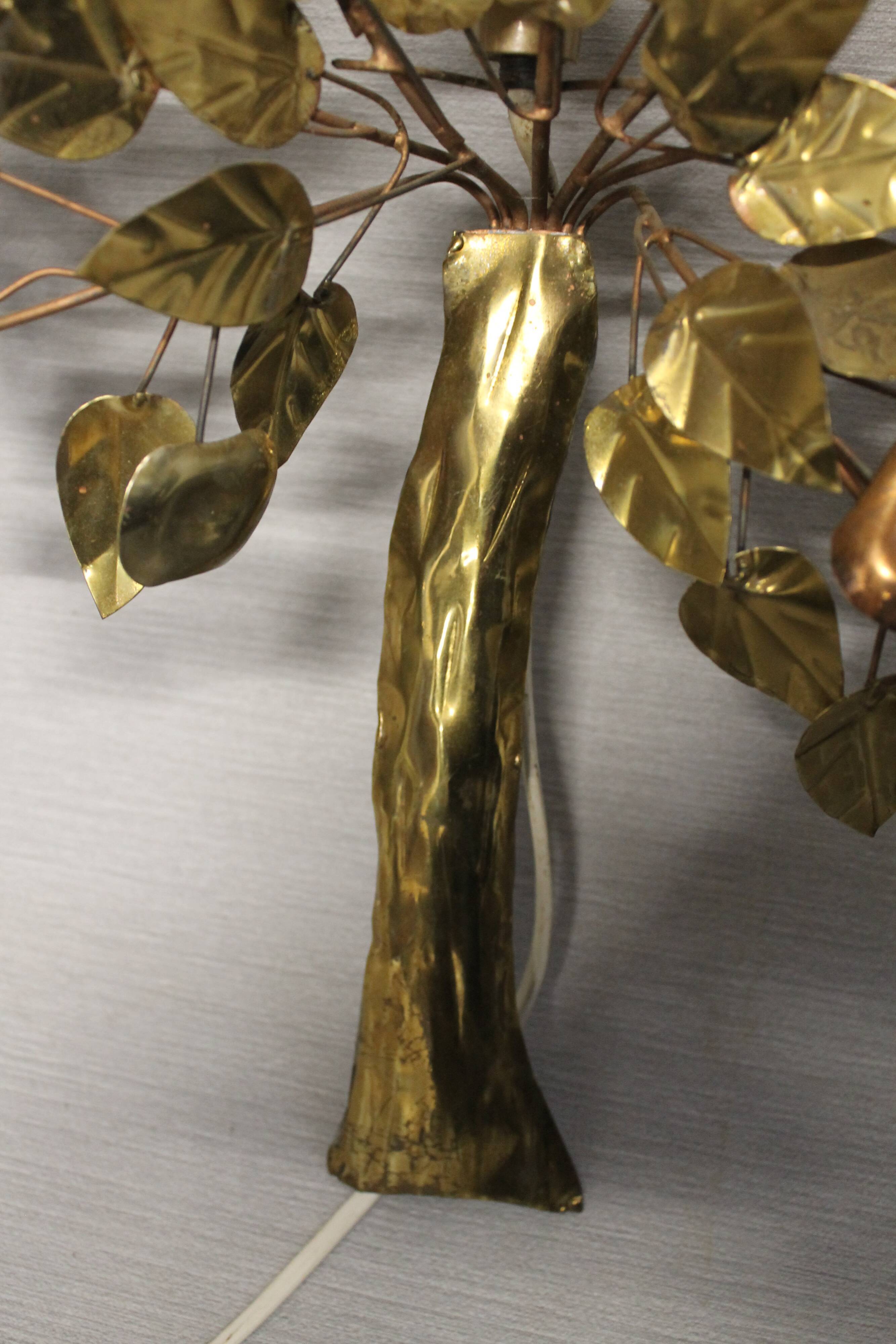 Metal tree-shaped wall applied