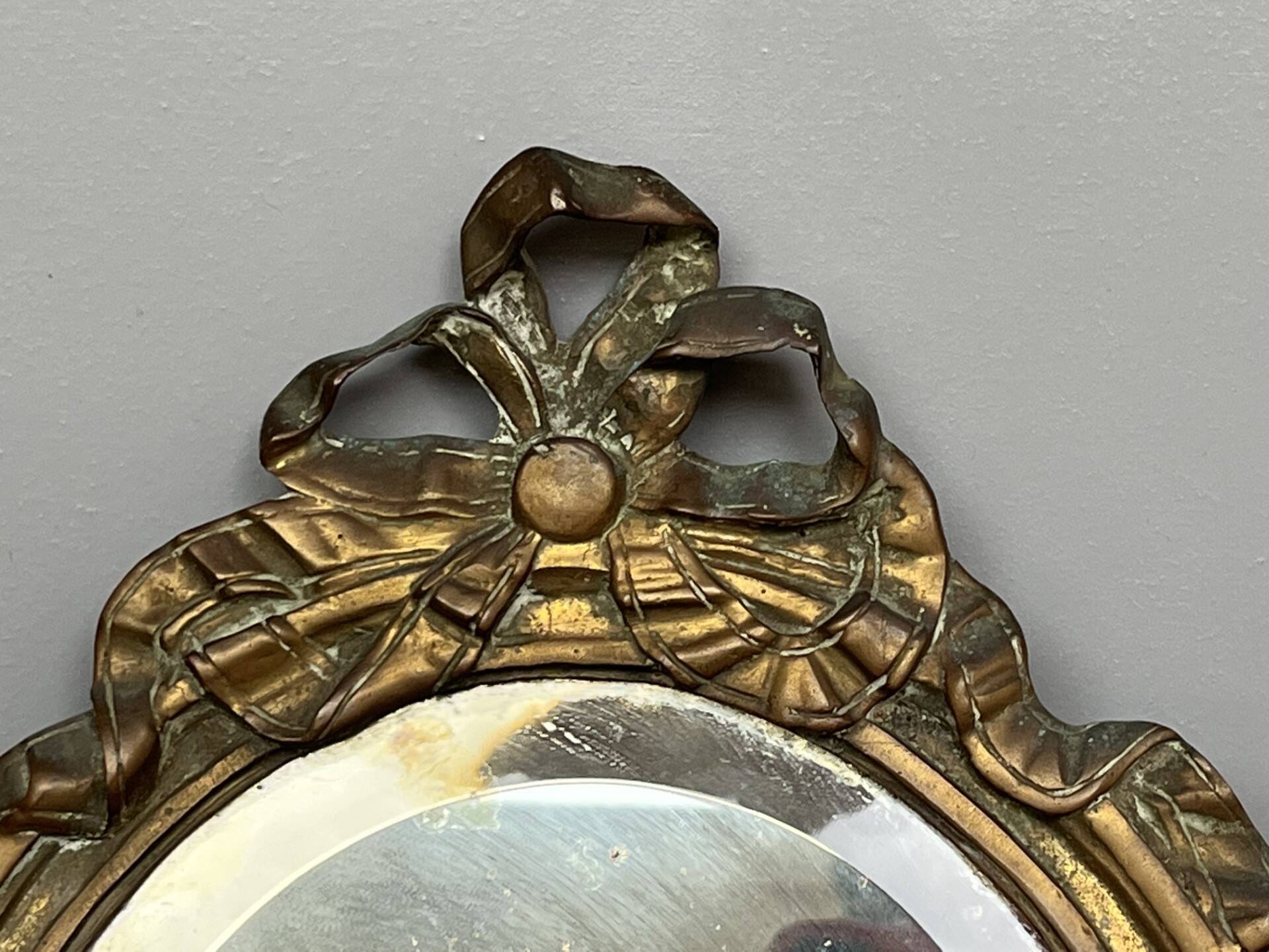 Pair of mirror sconces with bronze candlesticks from the 19th century.