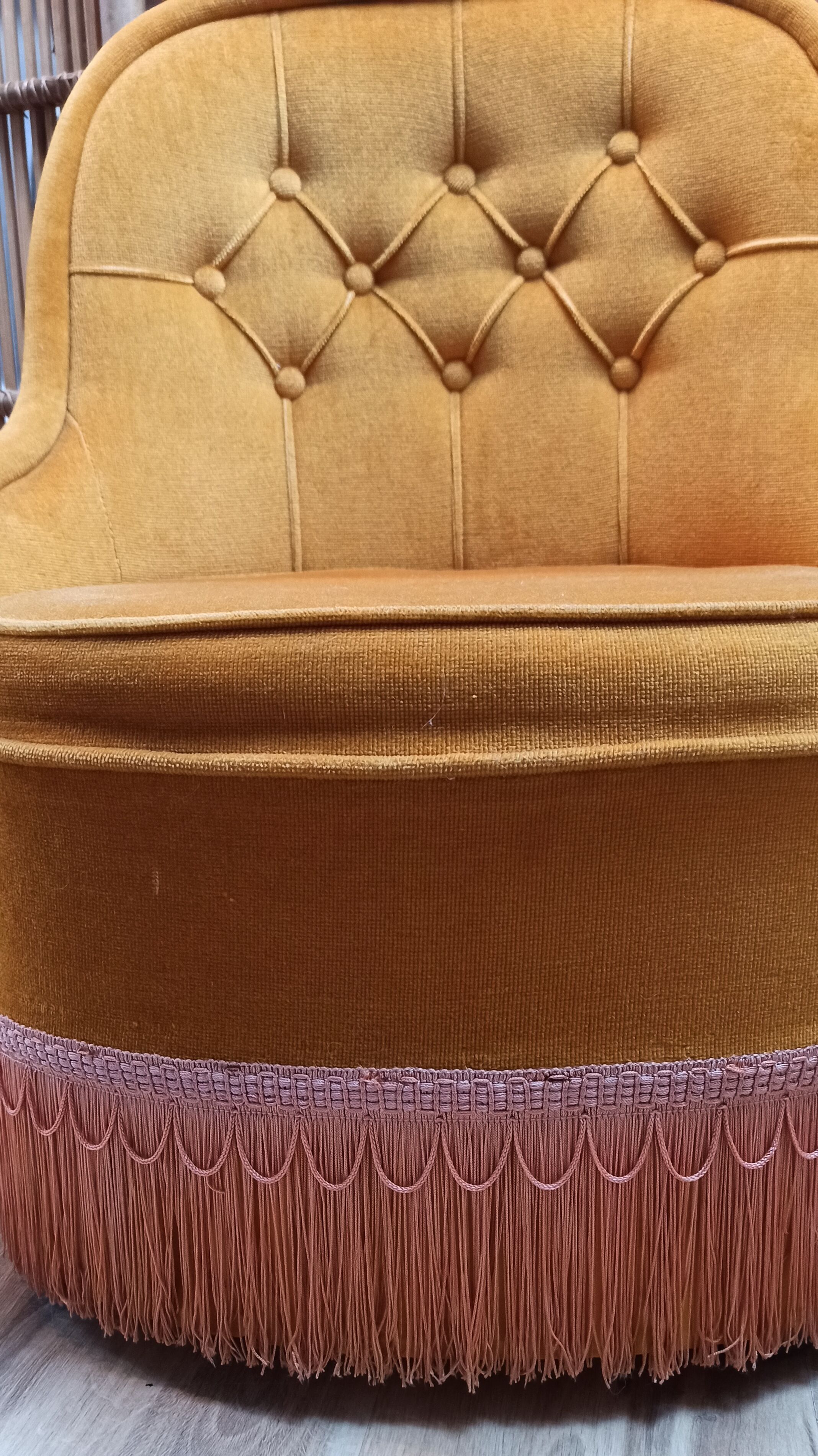 Gold velvet toad chair