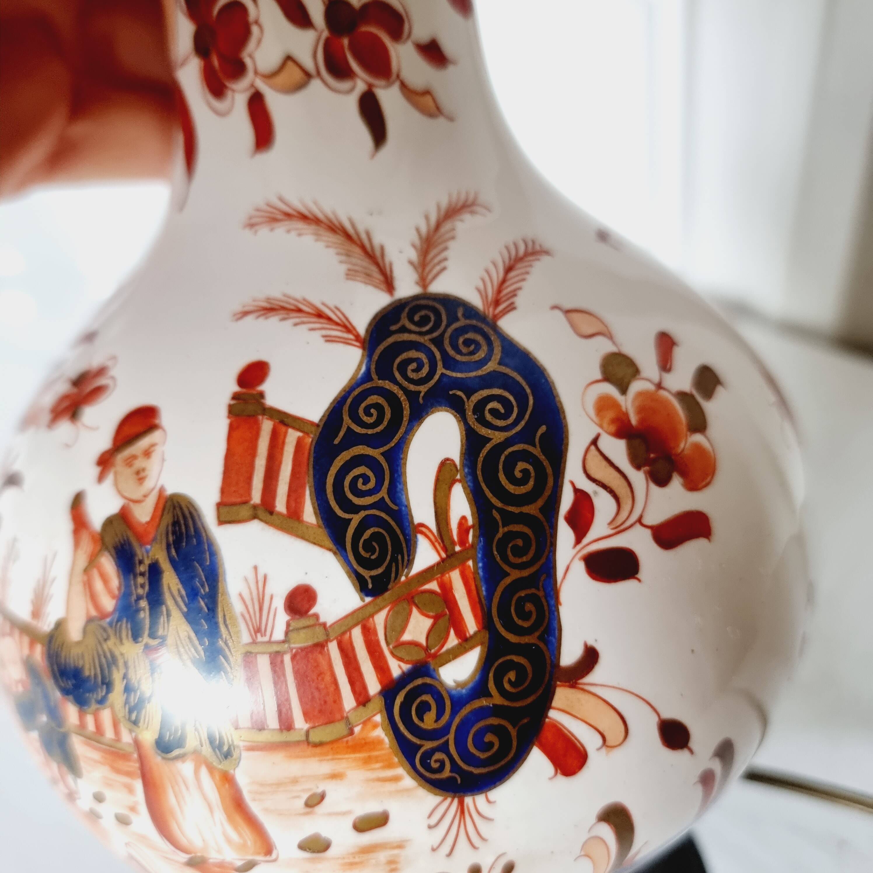 Lampe à gaz électrifiée en porcelaine chinoise peinte à la main