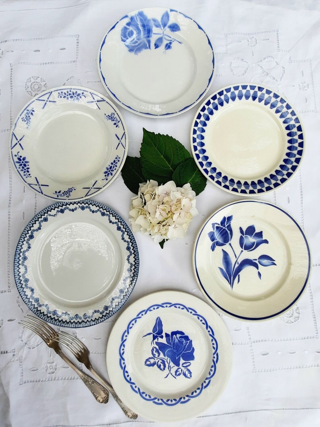 Mismatched flat plates in earthenware