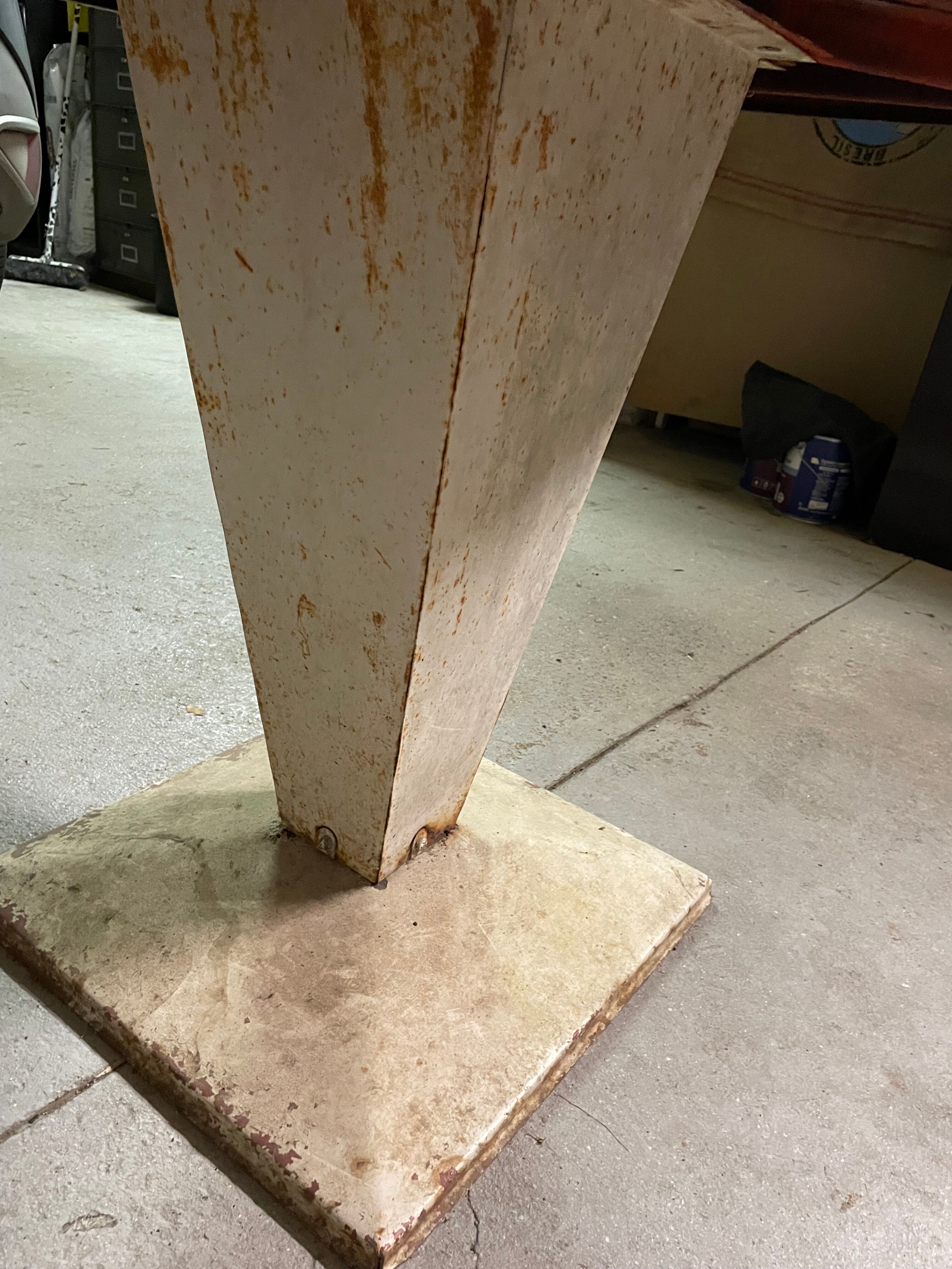 Tolix KUB table diameter 99cm by Xavier Pauchard