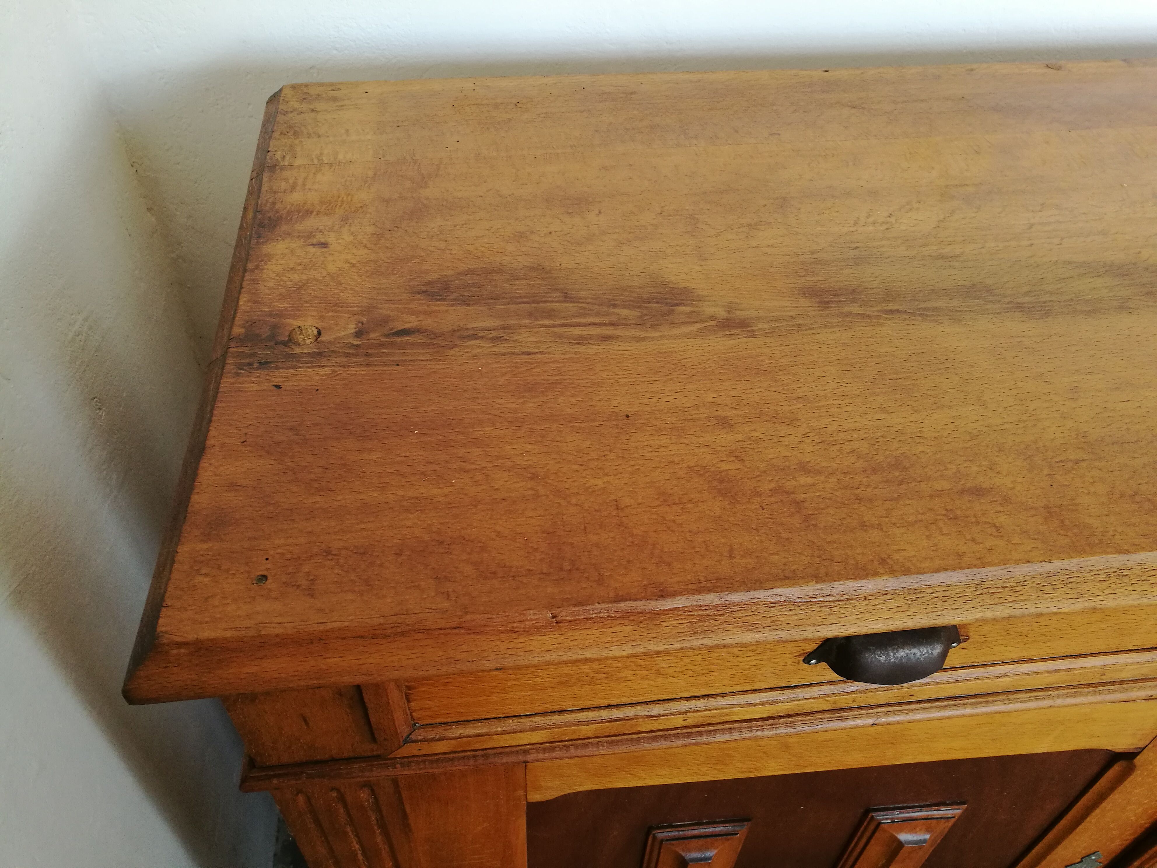 Buffet parisien, bois brut