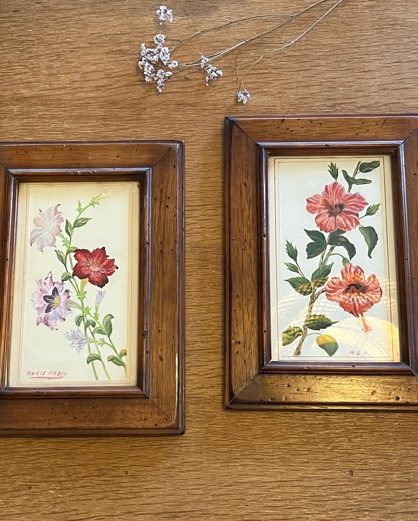 Duo de peintures motif floral signés