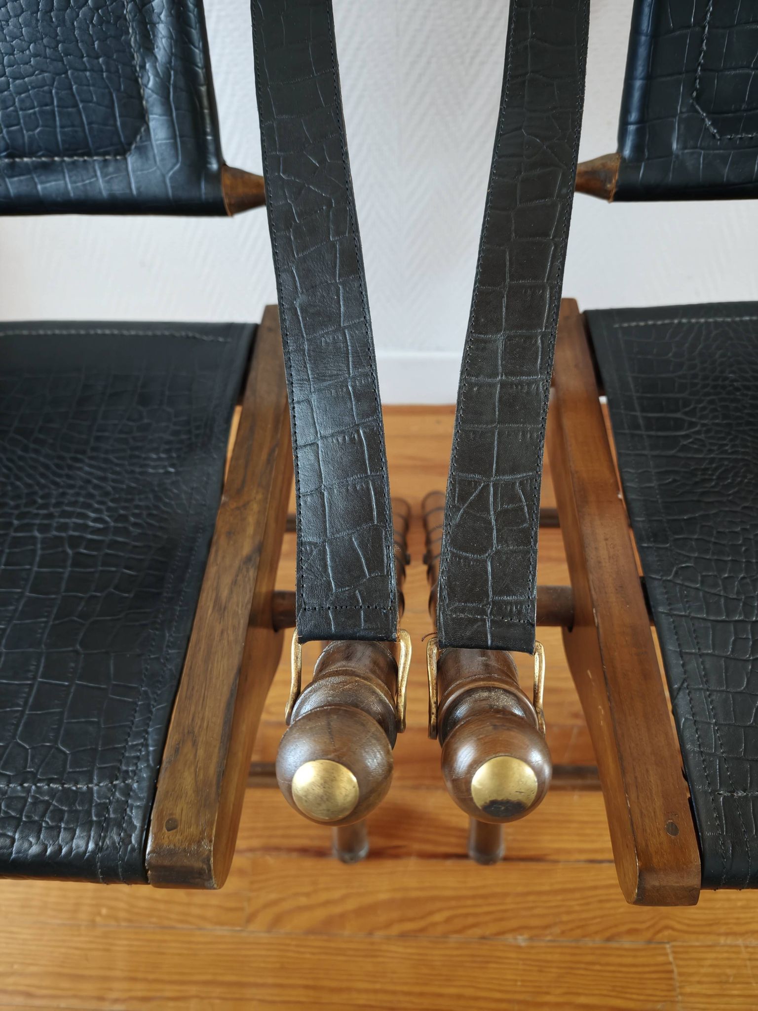 Paire de chaises pliantes safari  en cuir 1970-80