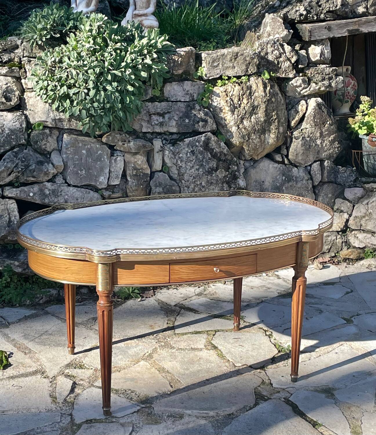 Bouillotte coffee table in blond mahogany, Louis XVI style, 20th century period