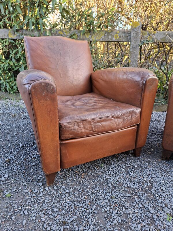 Couple paire de veritable fauteuils club restaurés en cuir industriel loft