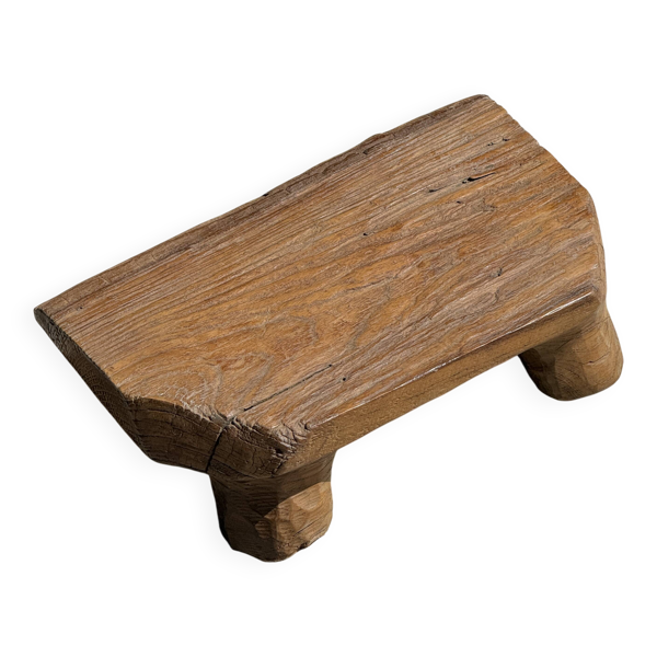 Petit tabouret, repose-pied en teck blond monoxyle coins coupés court