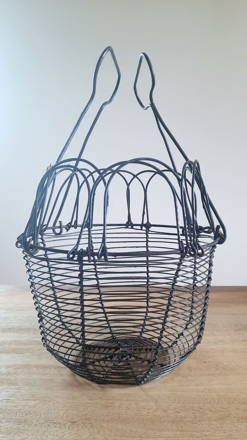 Vintage salad basket