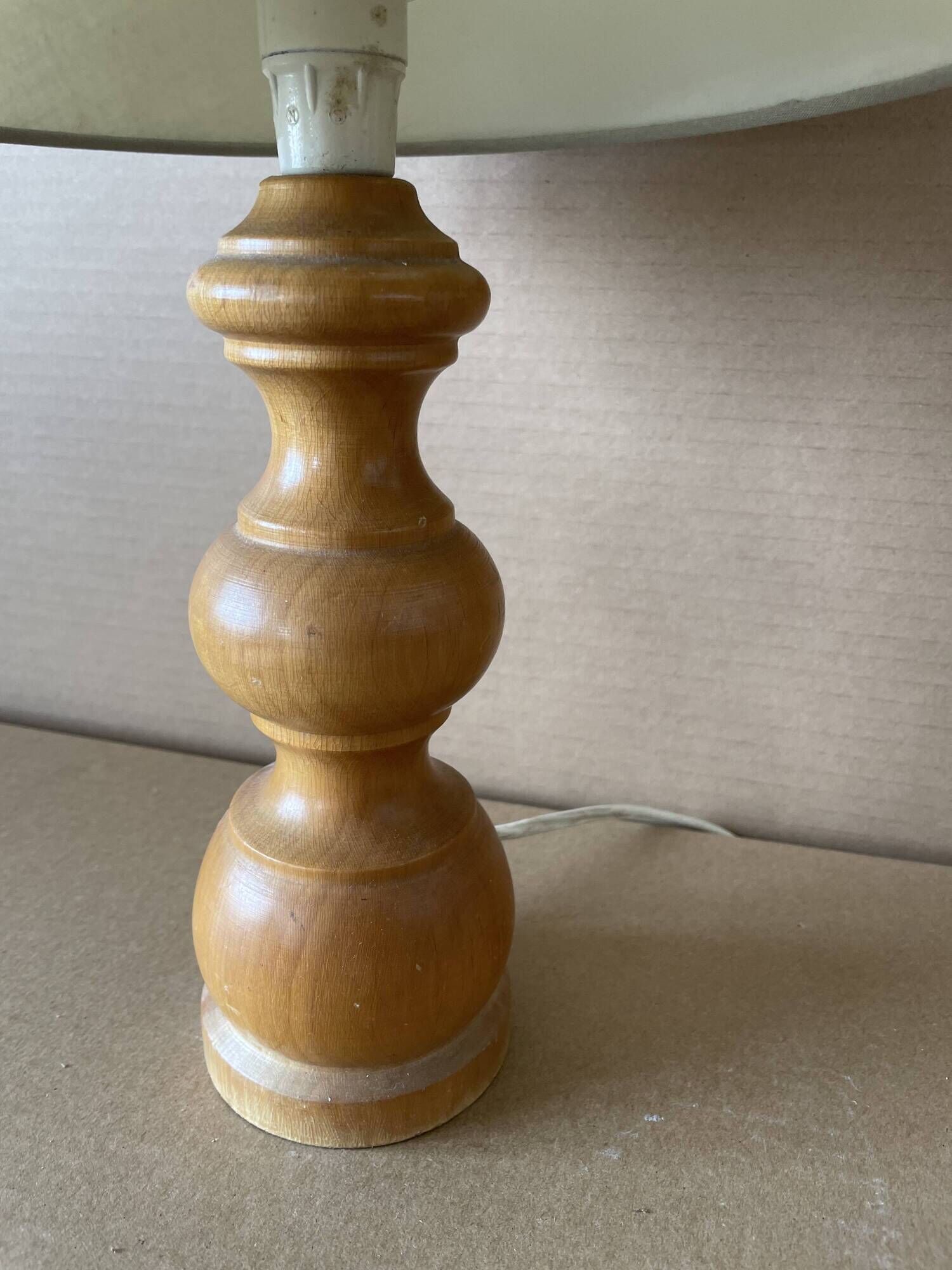 Lampe à poser en bois tourné