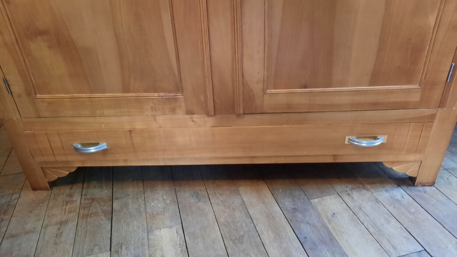 Armoire parisienne