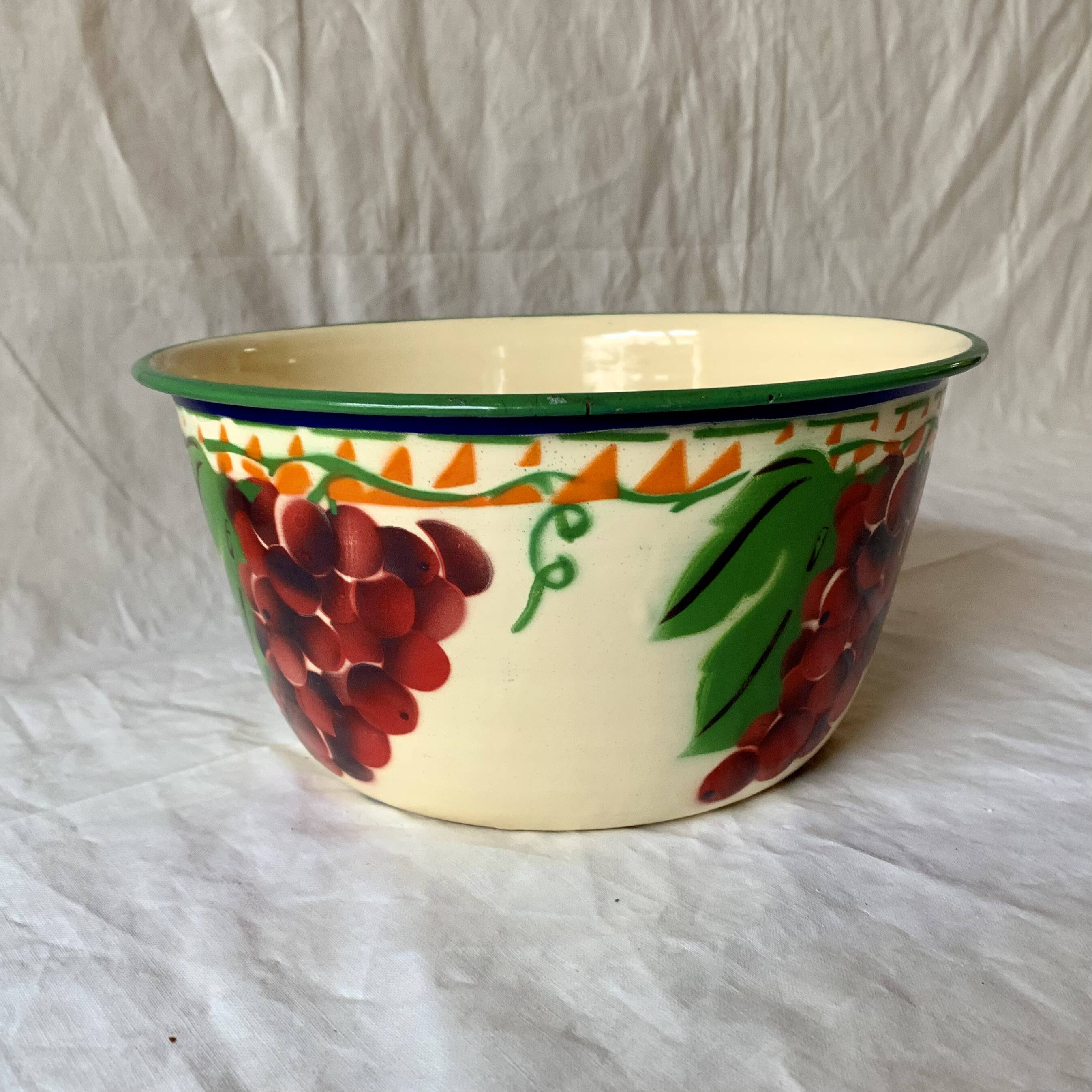 Old salad bowl in enamelled sheet metal - bunches of grapes decor