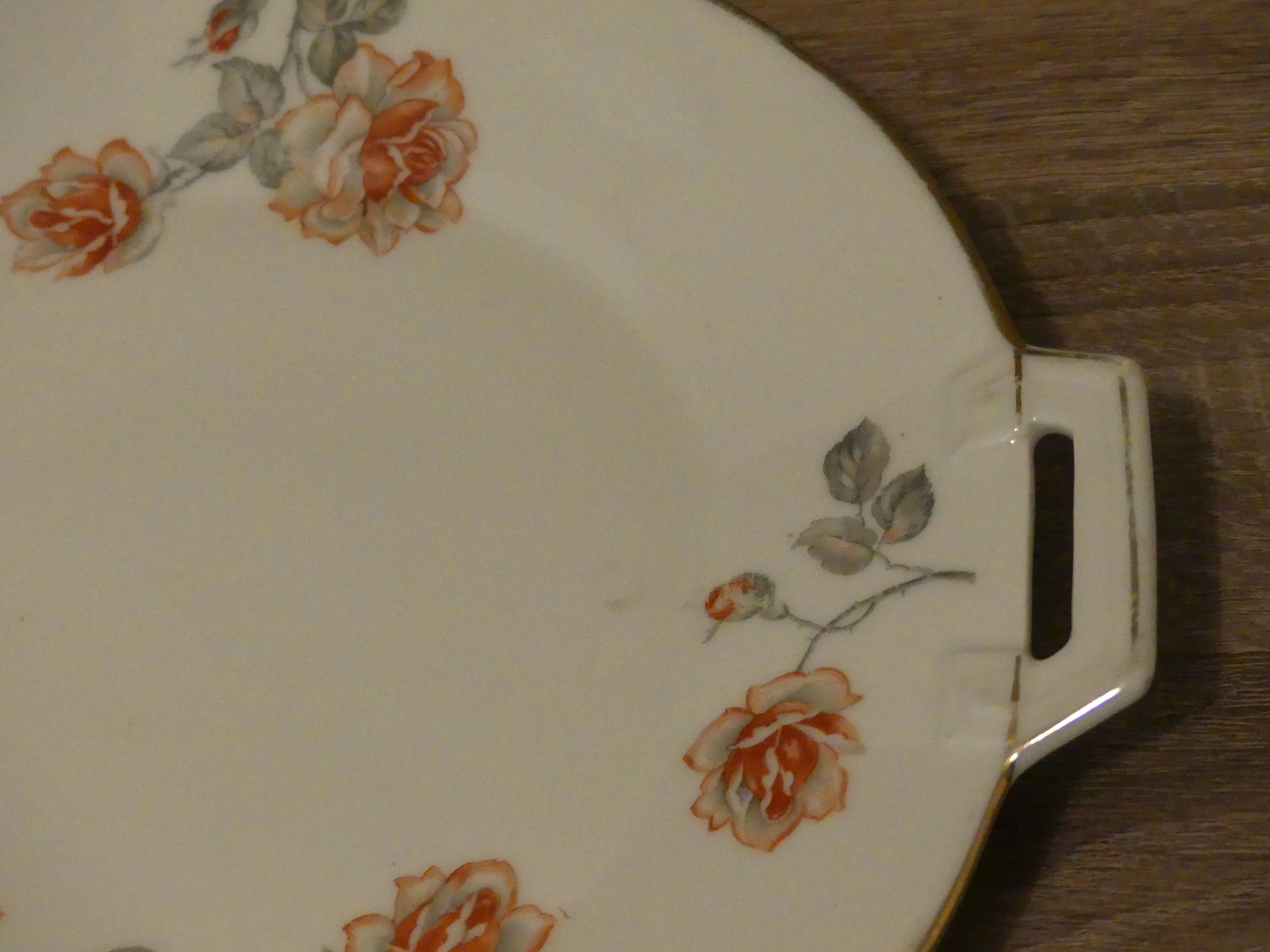 Porcelain top decorated with roses