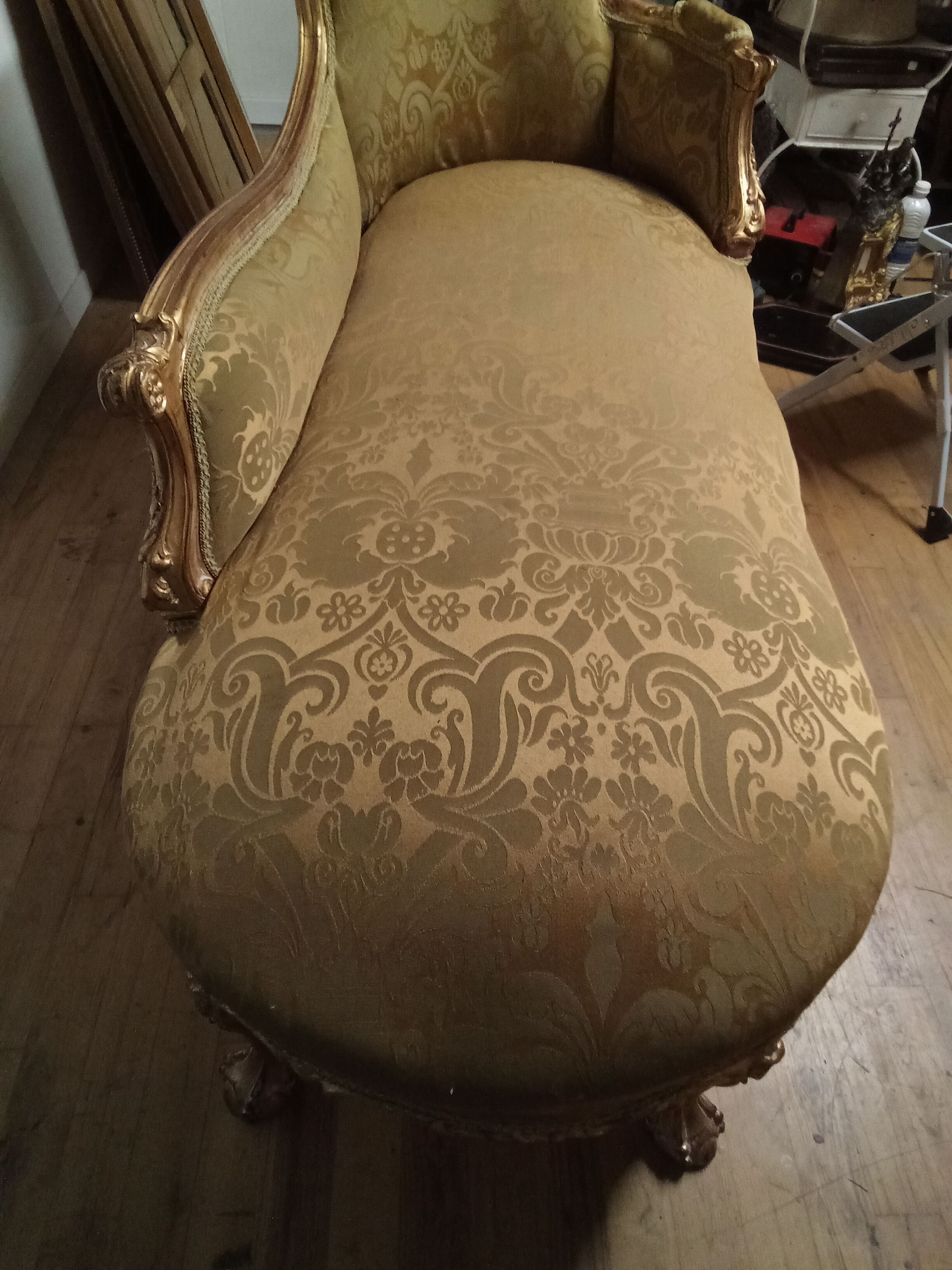 Meridian rococo golden