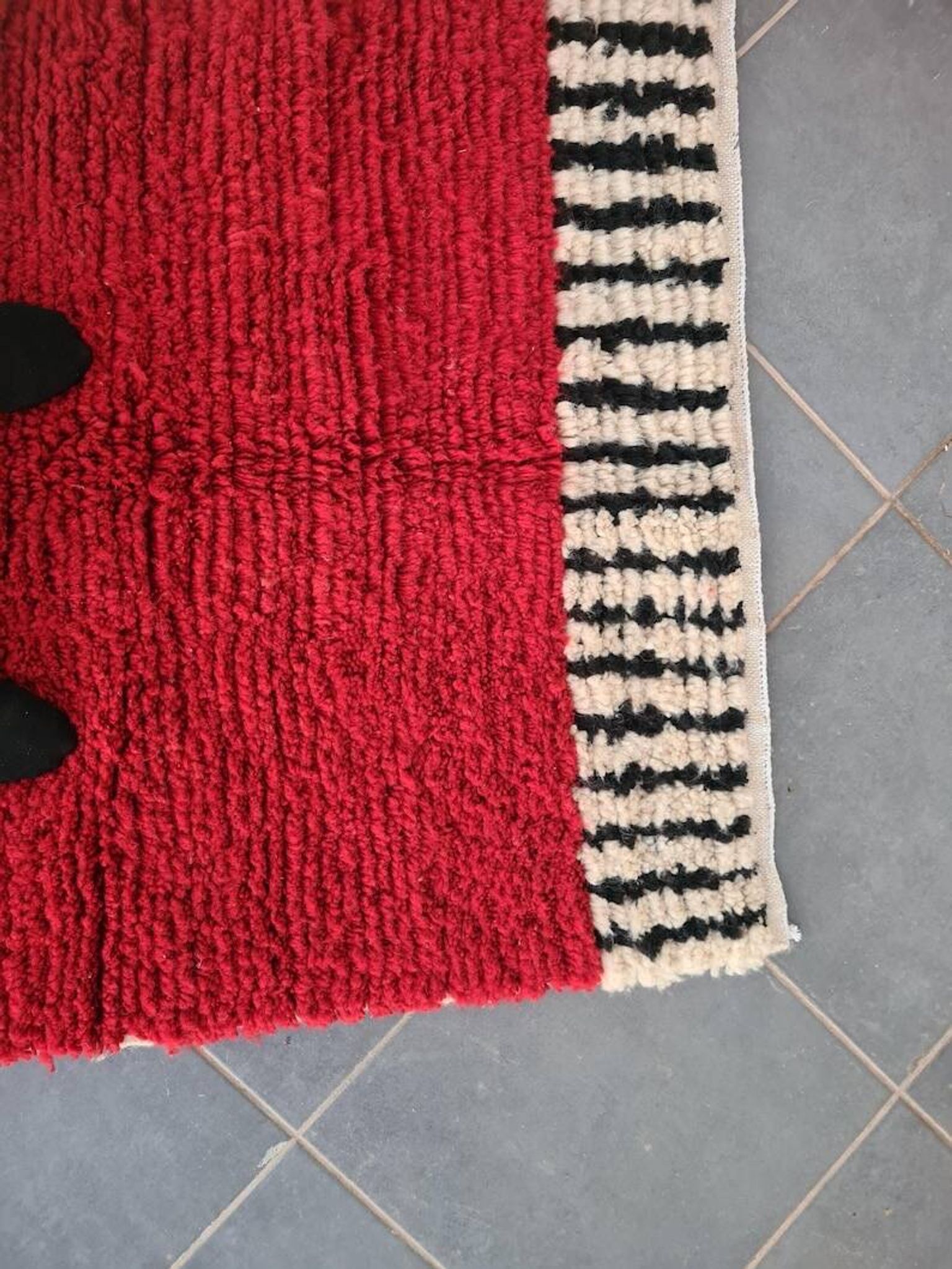 Tapis en laine naturel traditionnelle à motifs colorés taille 2/3 m