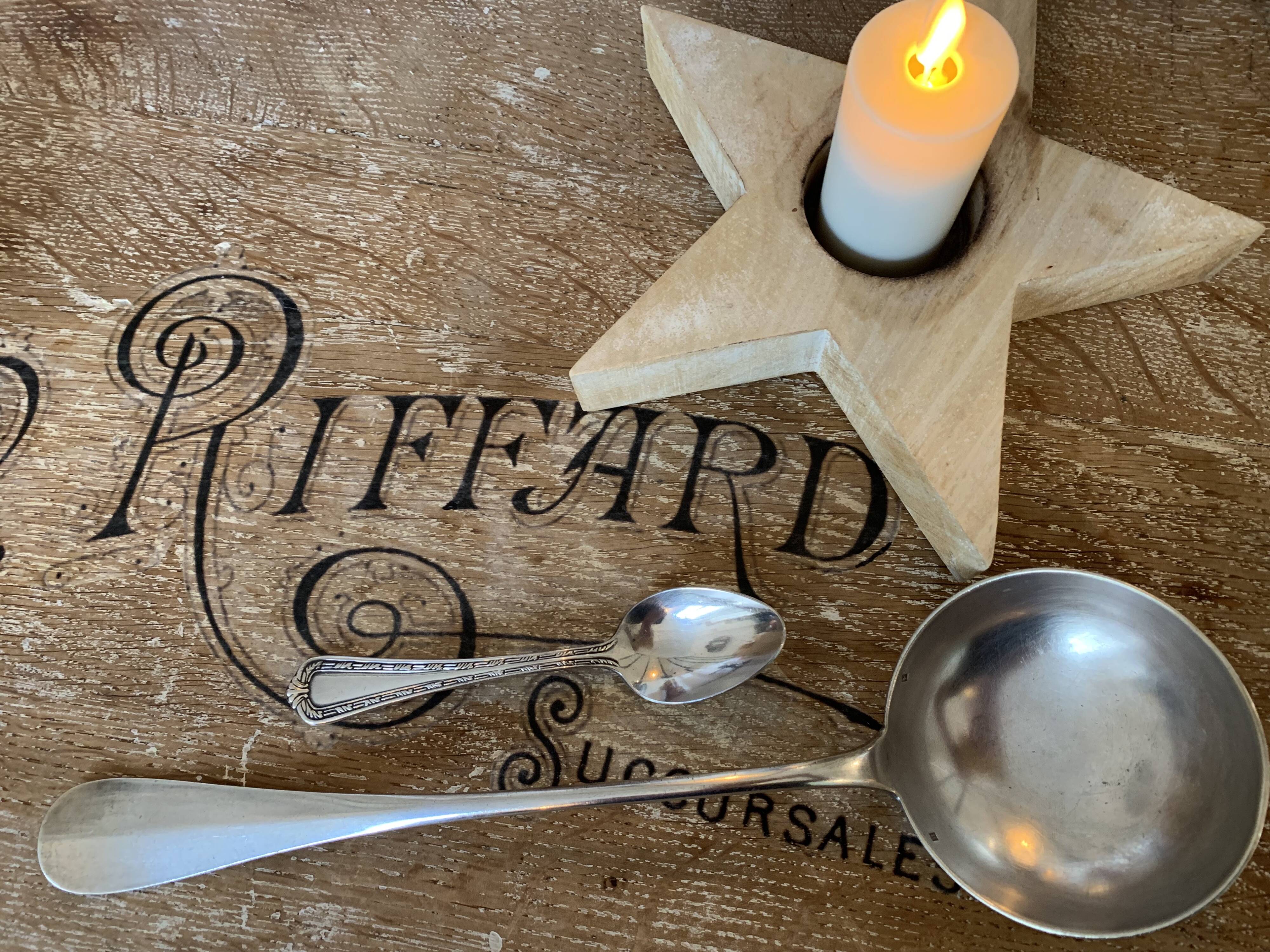 1 ladle and 1 spoon in silver