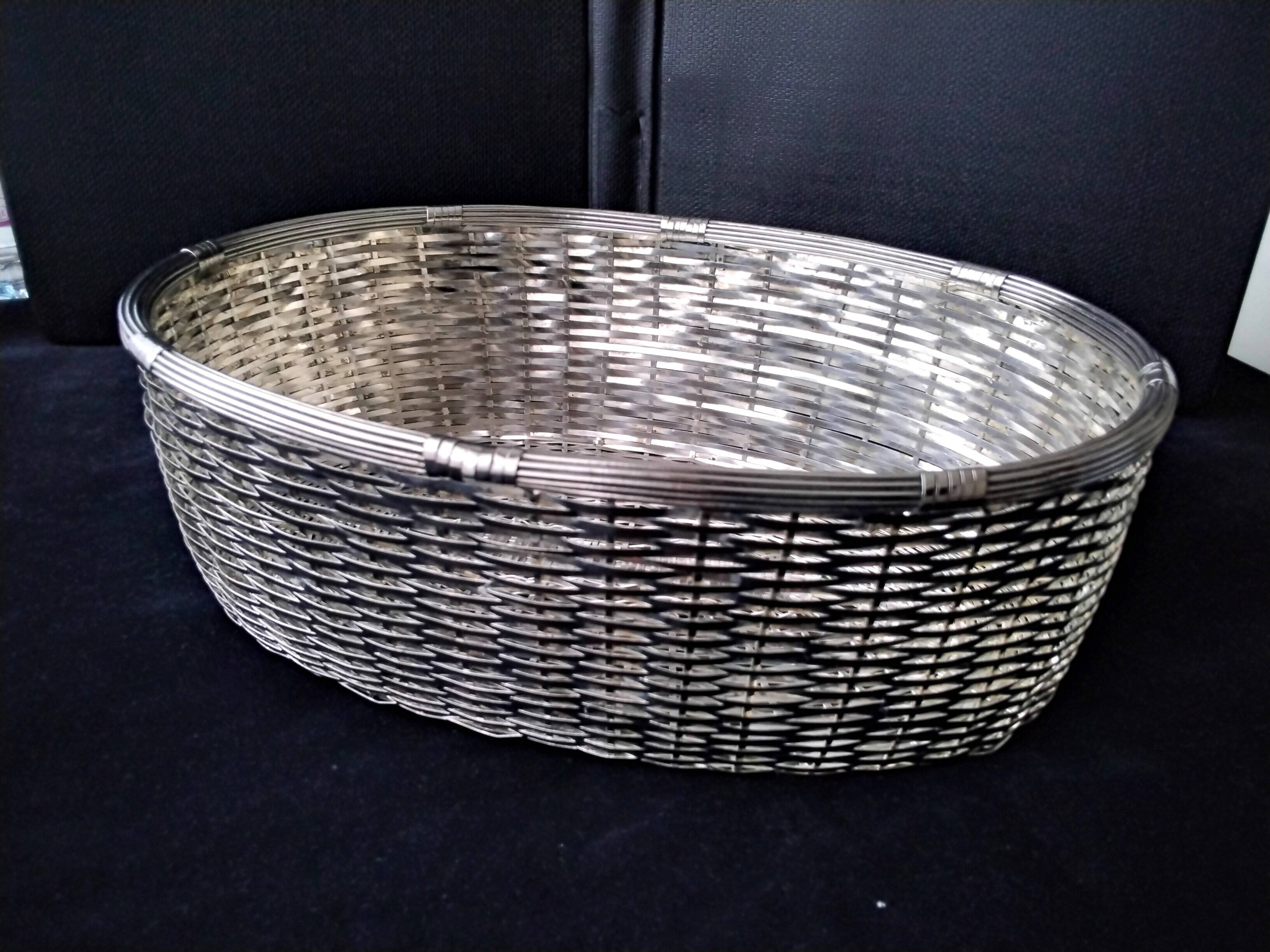 Large basket in braided silver metal wire
