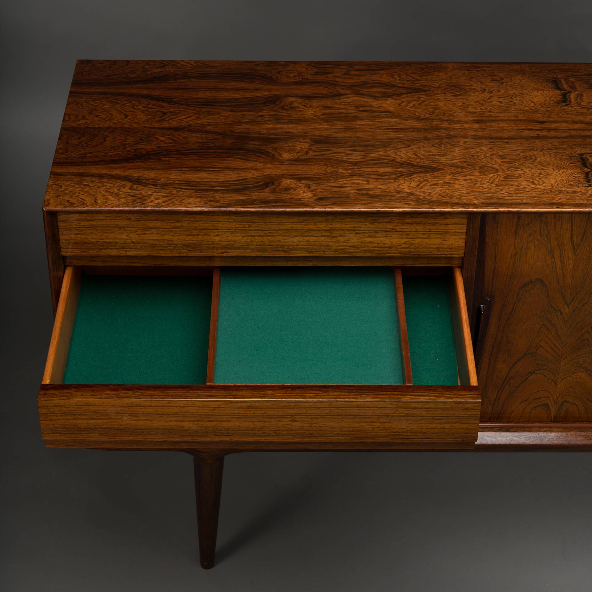 Danish buffet in rosewood, model no. 18, made in Oman by Jun Mobelfabrik, 1960s.