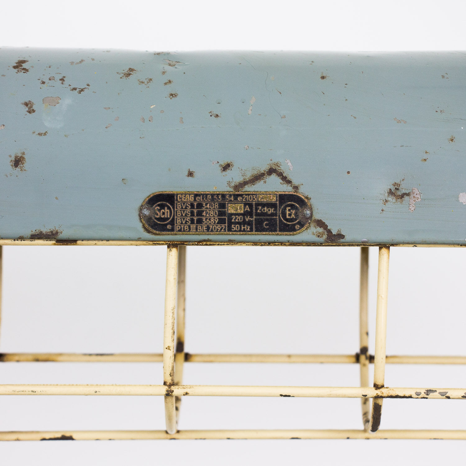 Industrial metal pendant bunker light