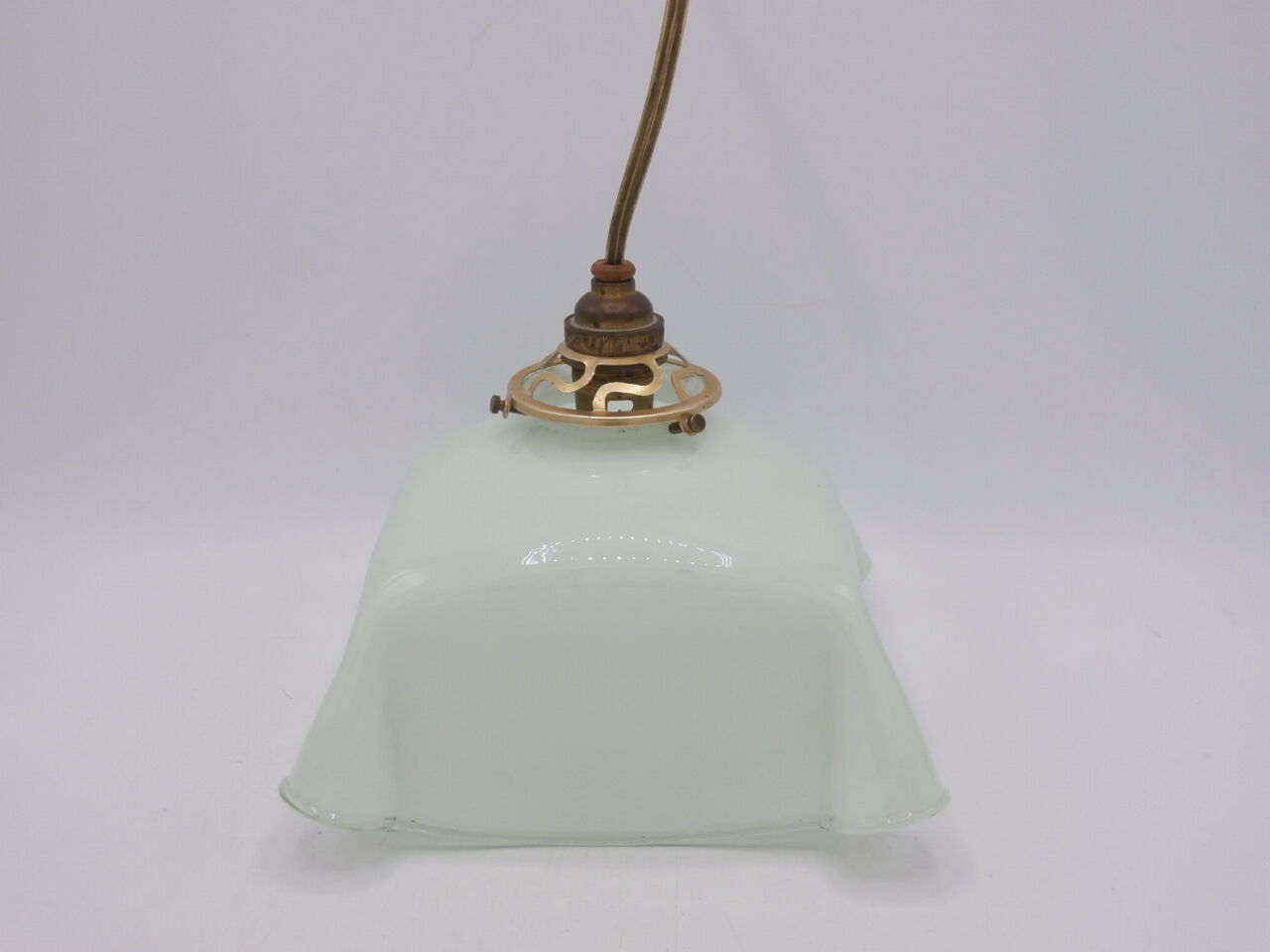 Suspension in opaline