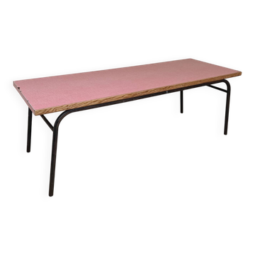 Table de réfectoire en formica rose et metal 1960
