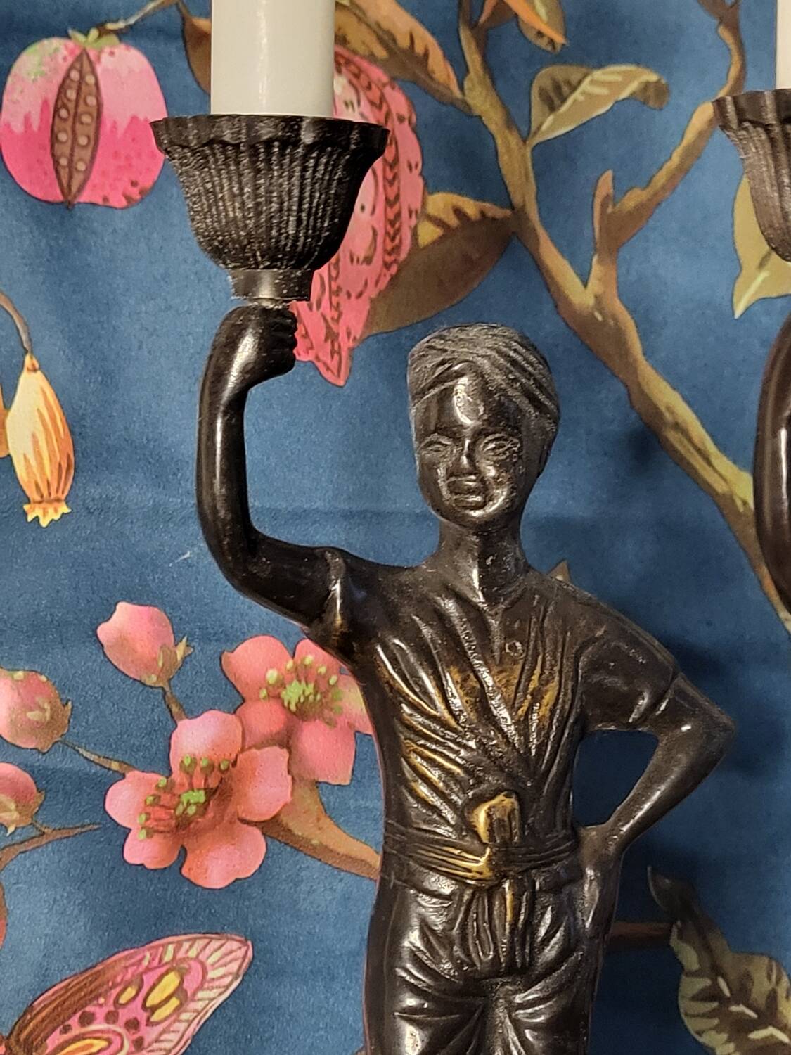 Statuette candle holder