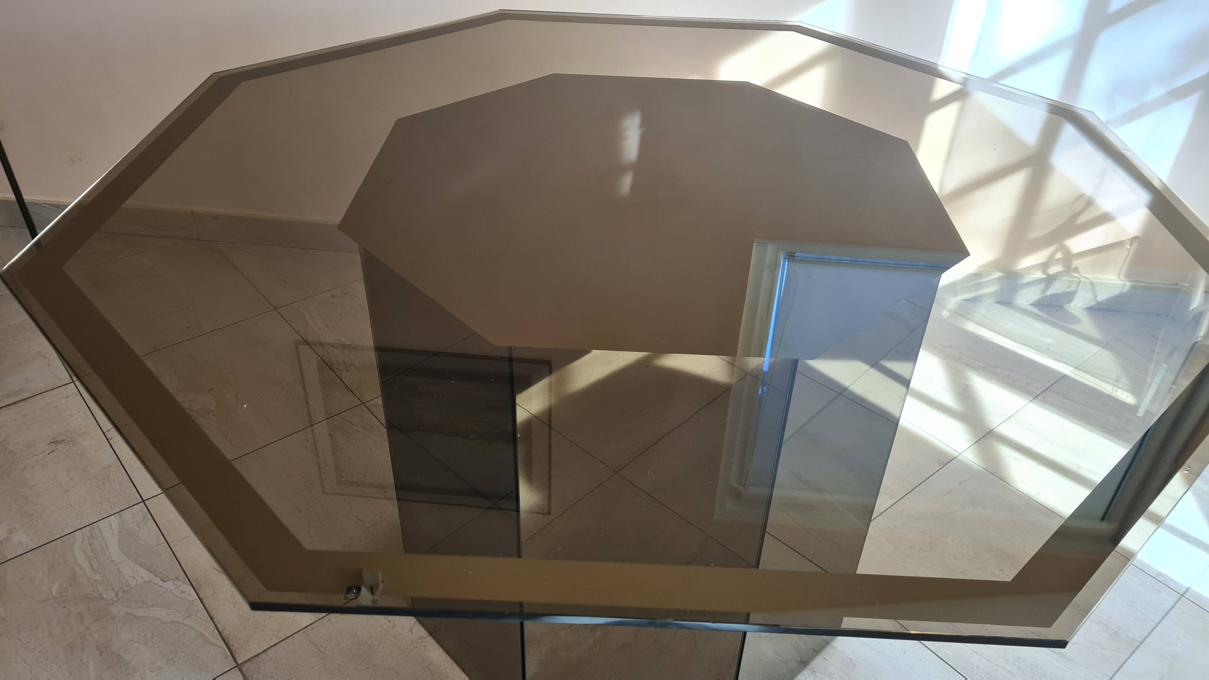 Table octogonale en verre