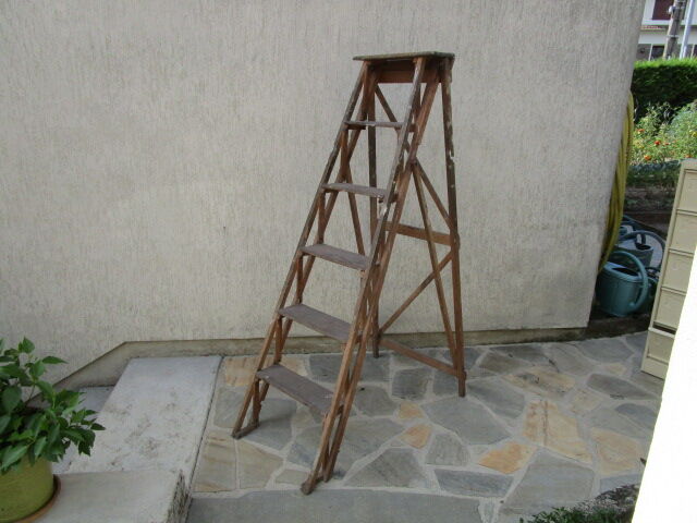Former painter wooden stepladder