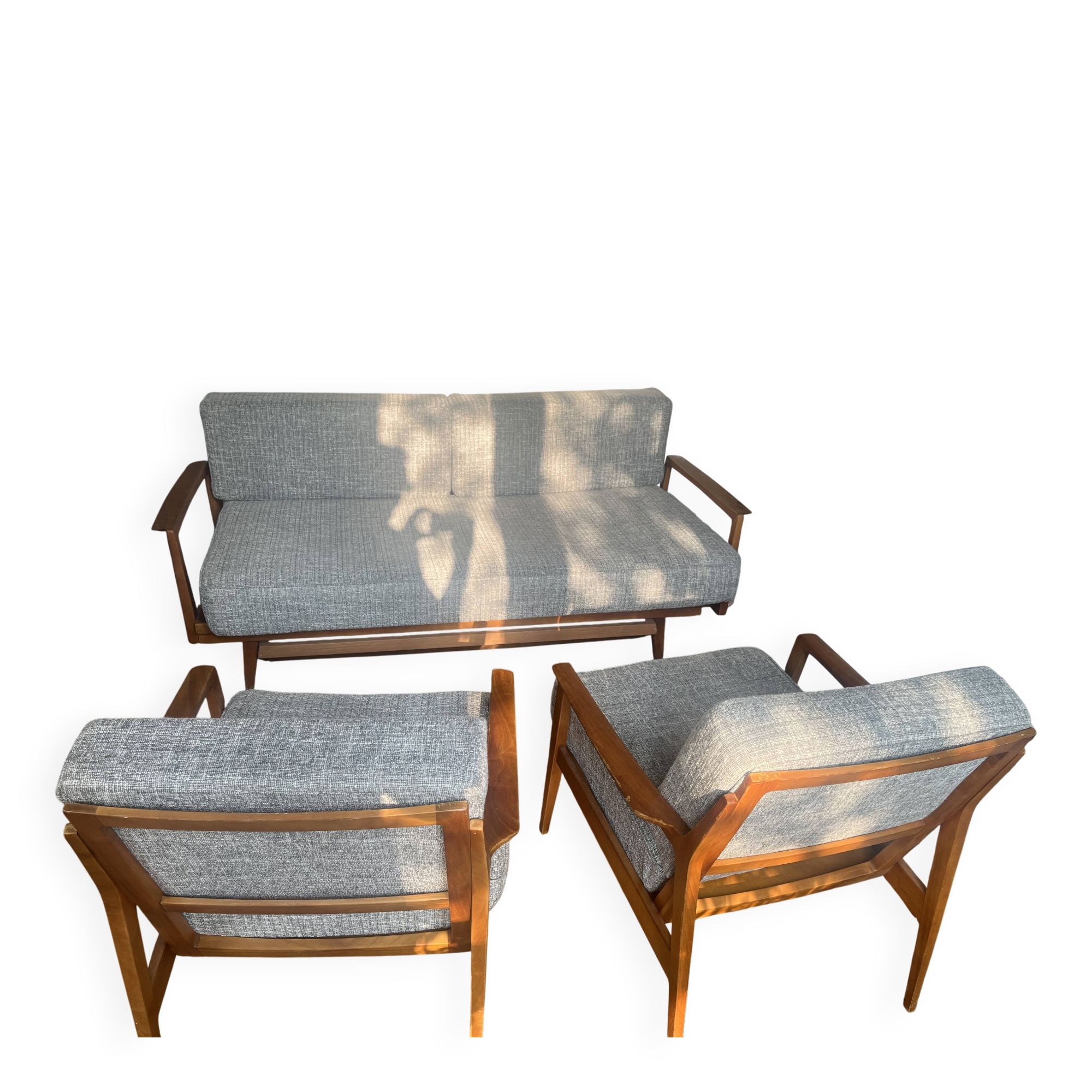 Complete Knoll Original sofa. New fabric. Good condition.