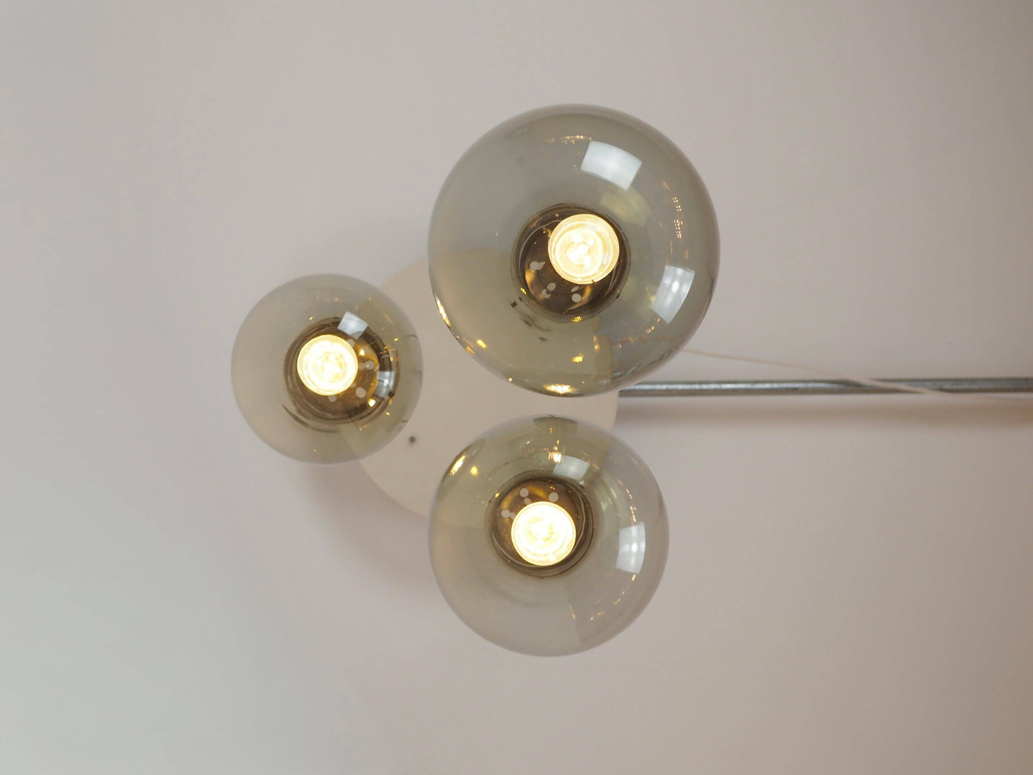 Rare Trio de lampes suspendues "Maxi Globe Lighting" par RAAK Amsterdam, années 1960