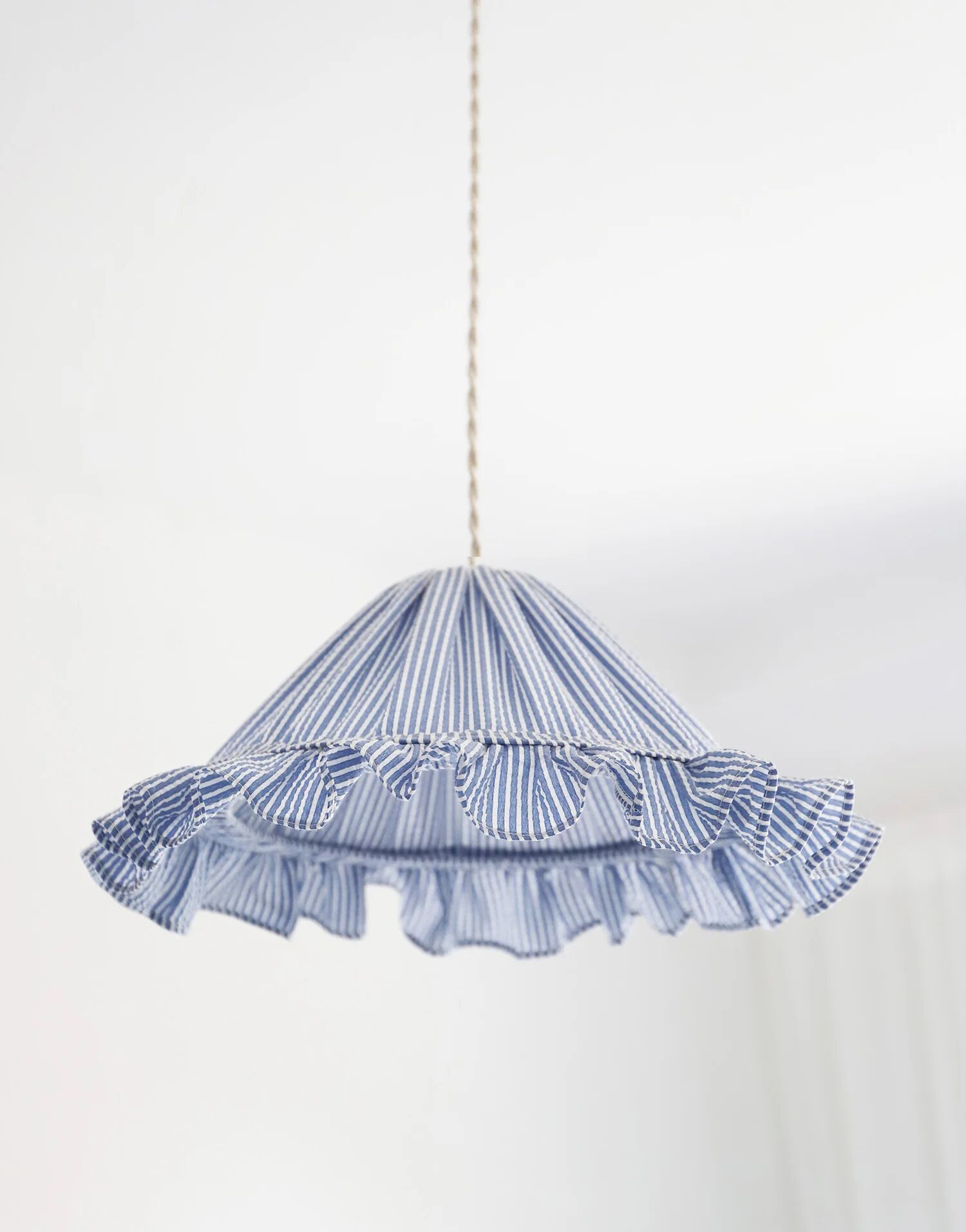 Conical suspension fine stripes with small Emilia "marina" wheel