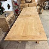 Extendable farmhouse table in solid oak