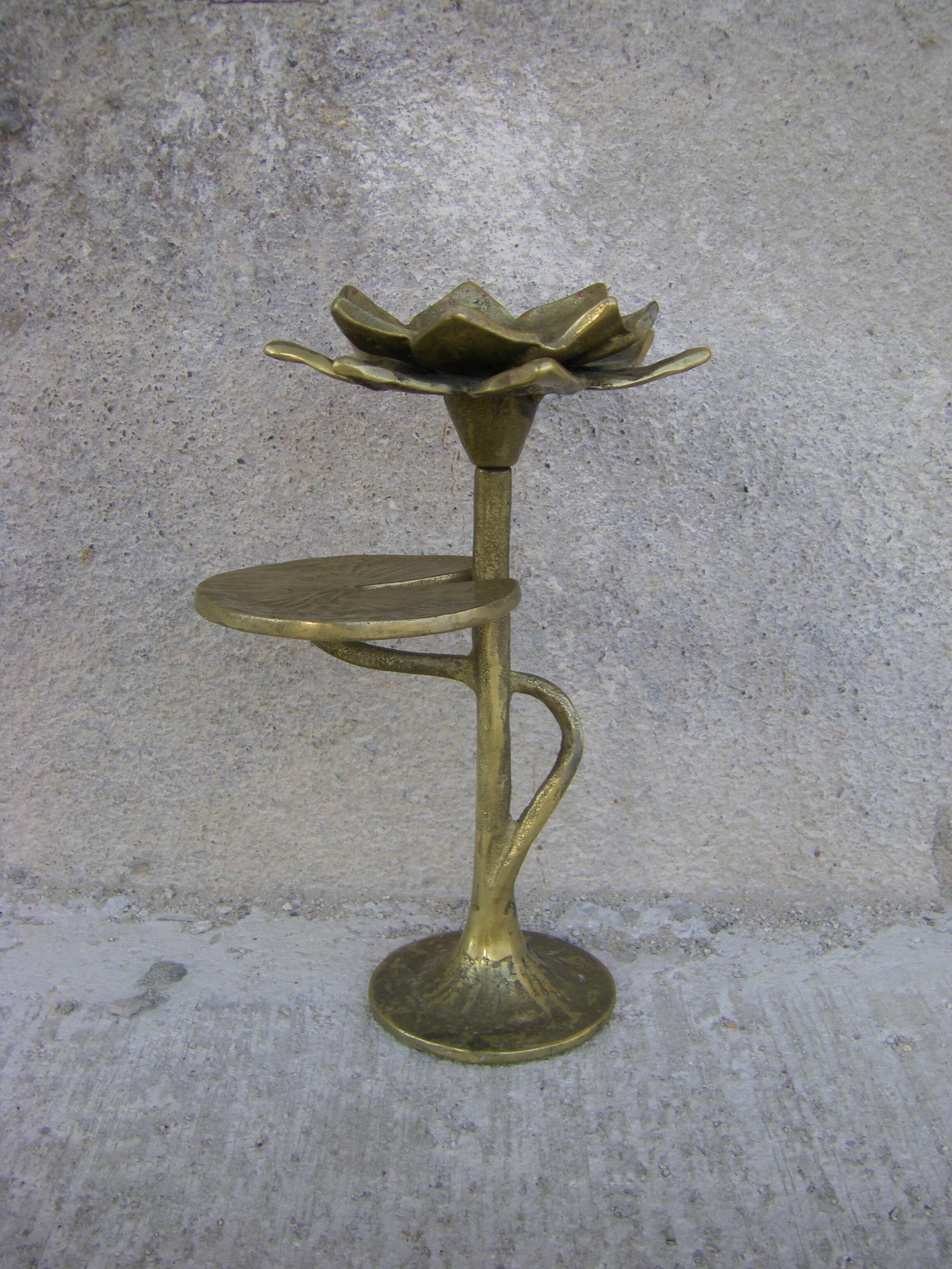 Water lily candle holder