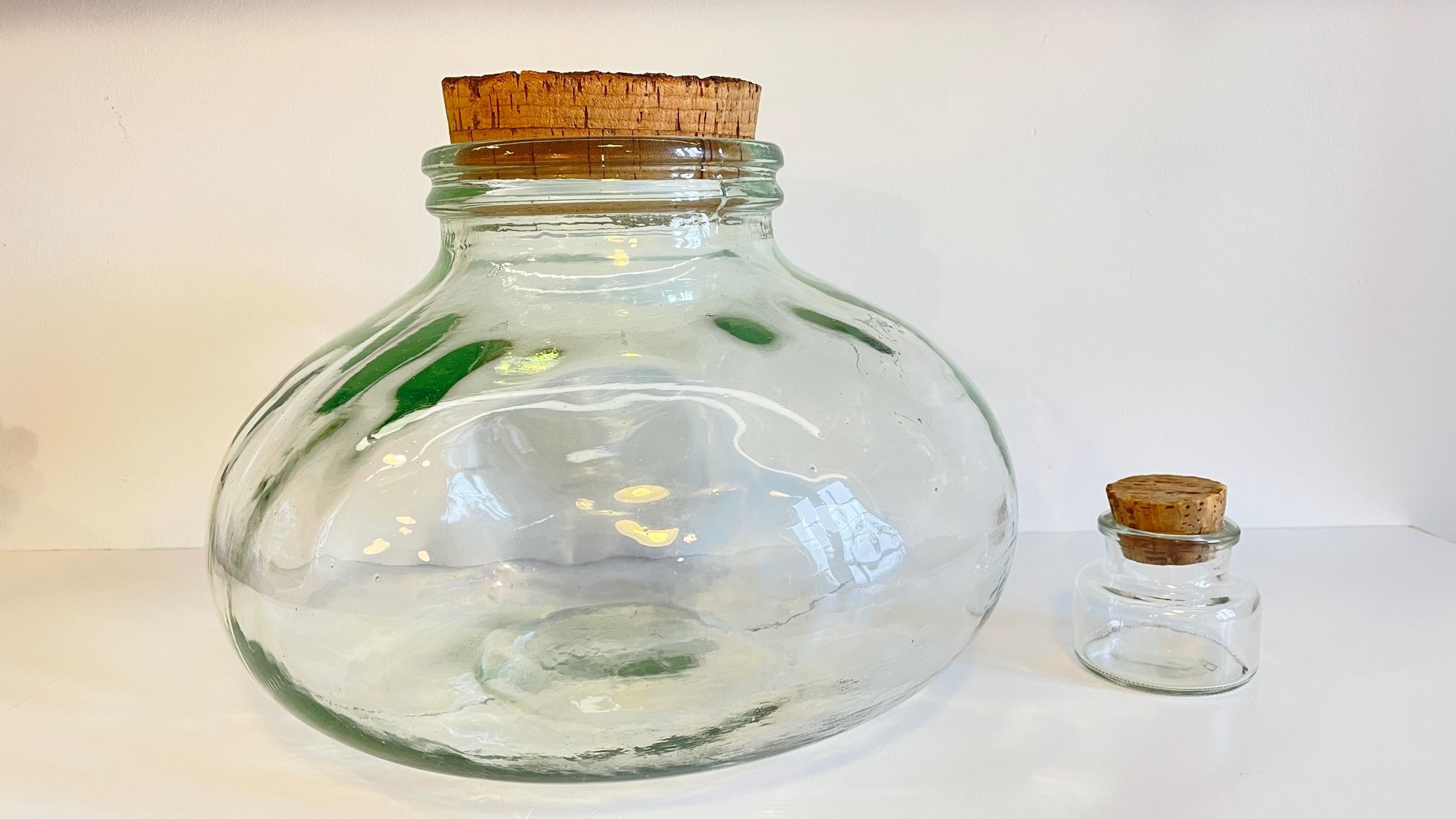 Bonbonnes vintage en verre soufflé et liège