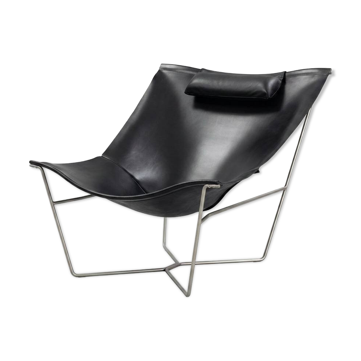 Black leather chair Semana, design by David Weeks for Habitat.