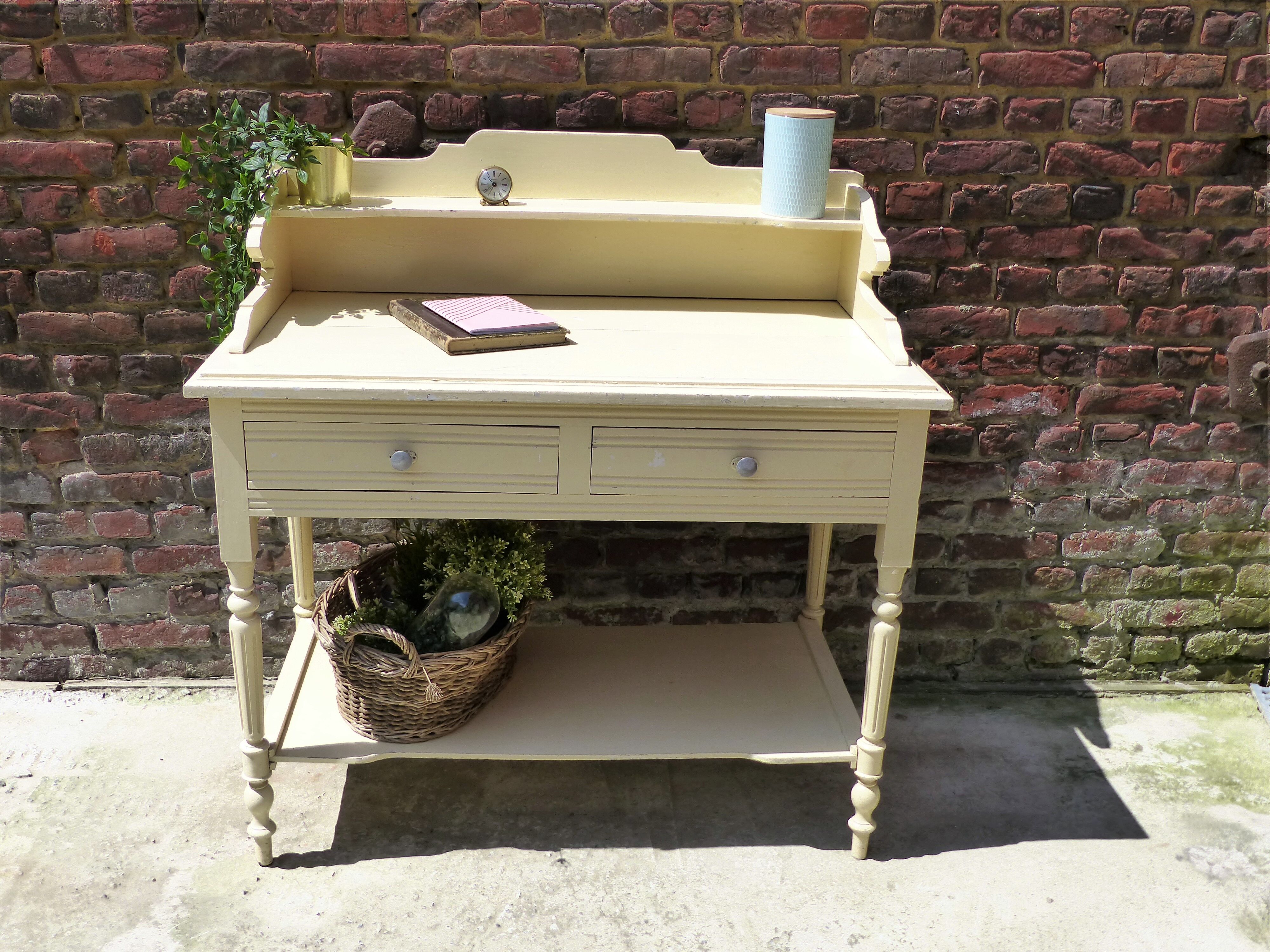 Dressing table toilet