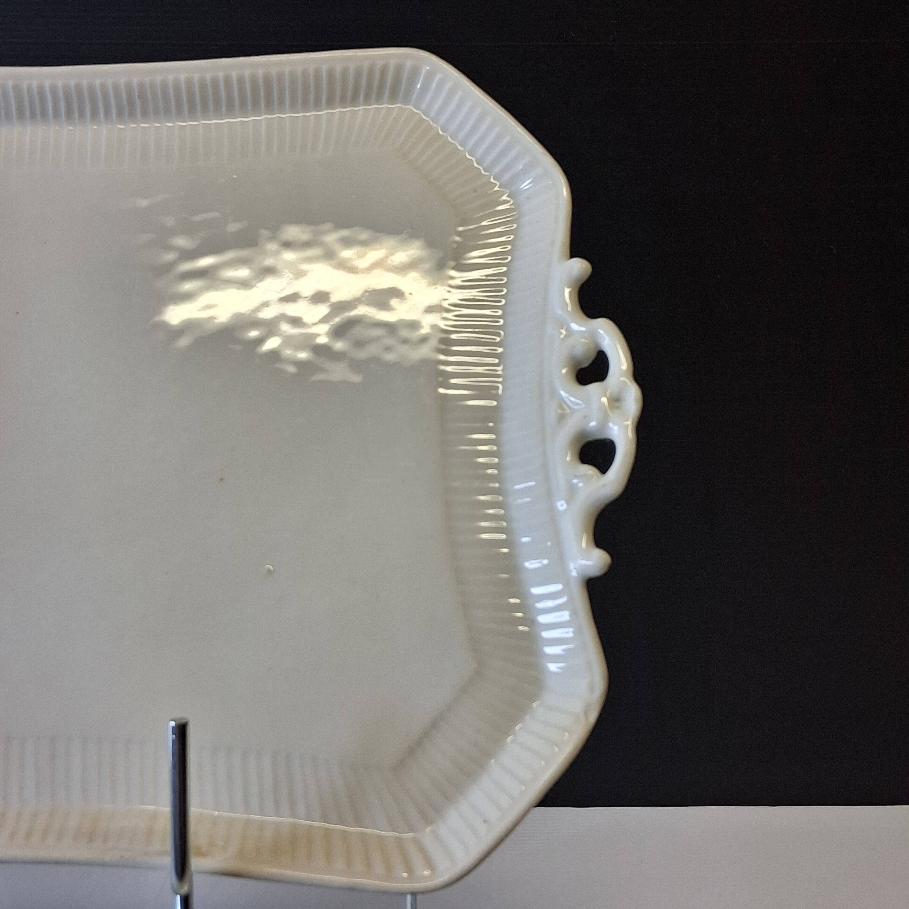 Very nice old white porcelain dish from Mehun in good condition.