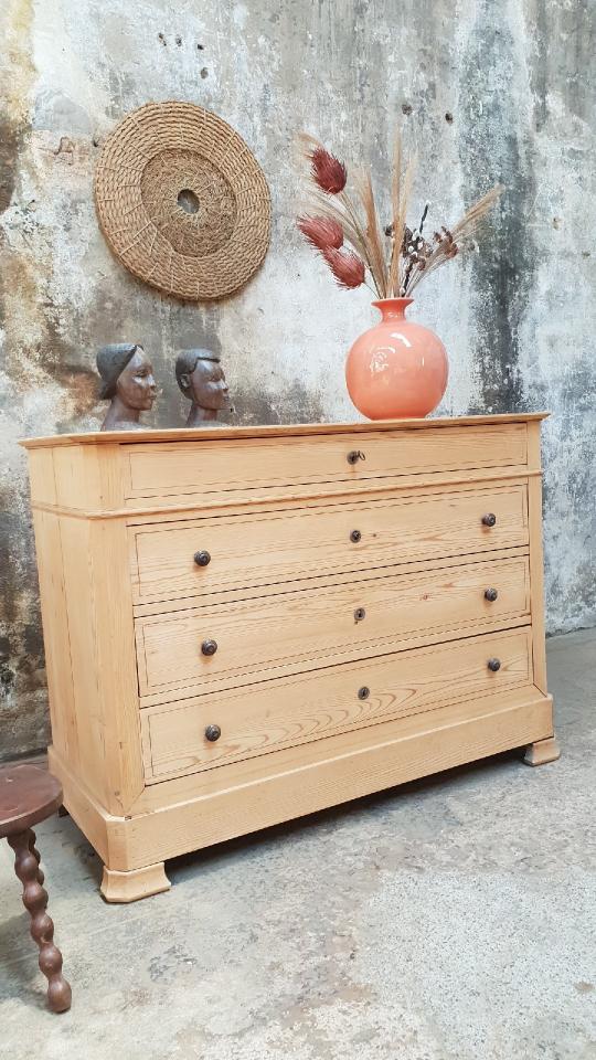 Antique pine chest of drawers