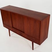 Buffet haut en teck, design danois, années 1960, designer : EW Bach