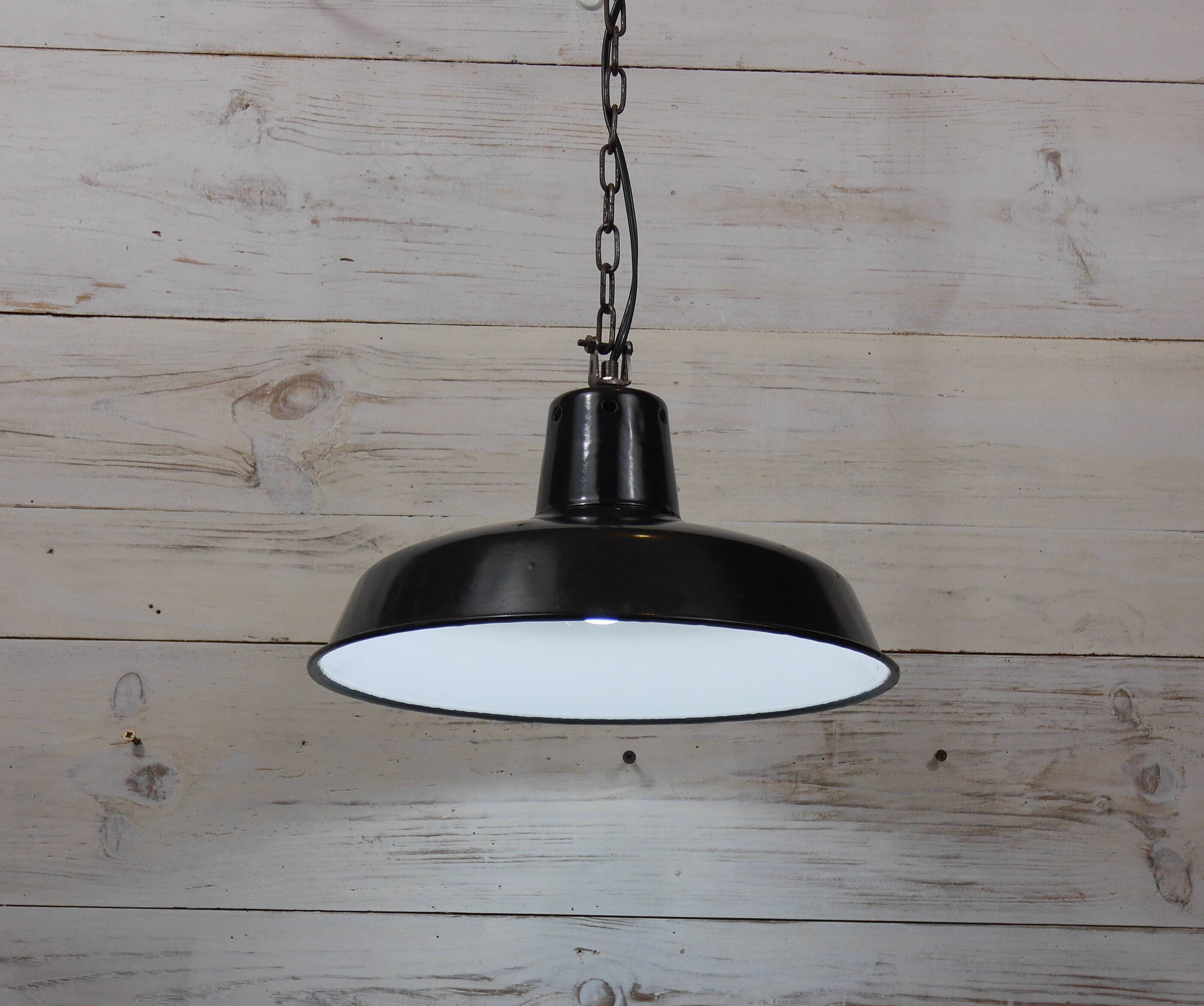 Suspension lampe industrielle tole emaillée noir