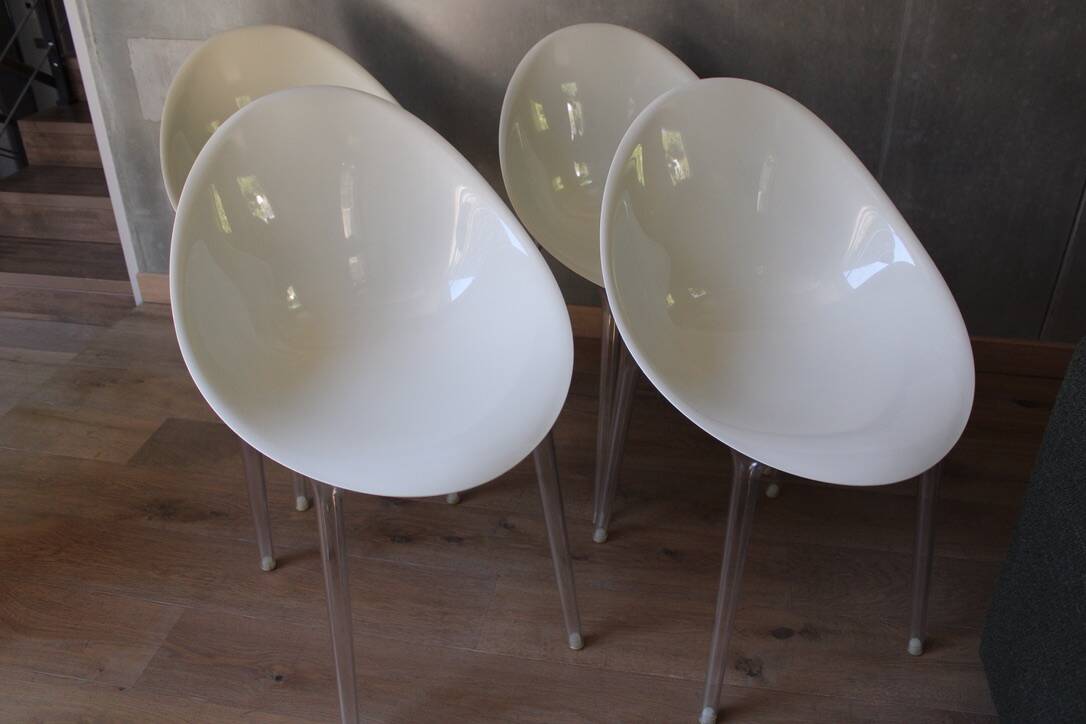 Set of 4 Mr Impossible white chairs by Philippe STARCK for Kartell.